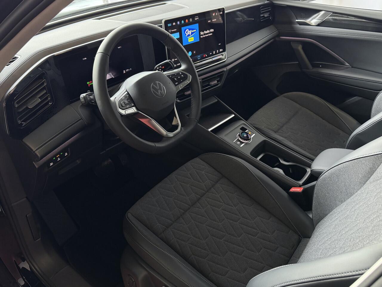 Volkswagen TIGUAN 1.5 eTSI 150PK DSG ? NIEUWE AUTO? TREKHAAK IQ.LED CARPLAY NAVI ELEK.KLEP STOEL/STUUR VERW LED 10/2025 BENZINE ?Top Auto's Wijchen , 30 Jaar Specialist in Volkswagen : Alle Type's : R-Line Edition / Style / First Edition / Highline / Life , Zowel PHEV / H