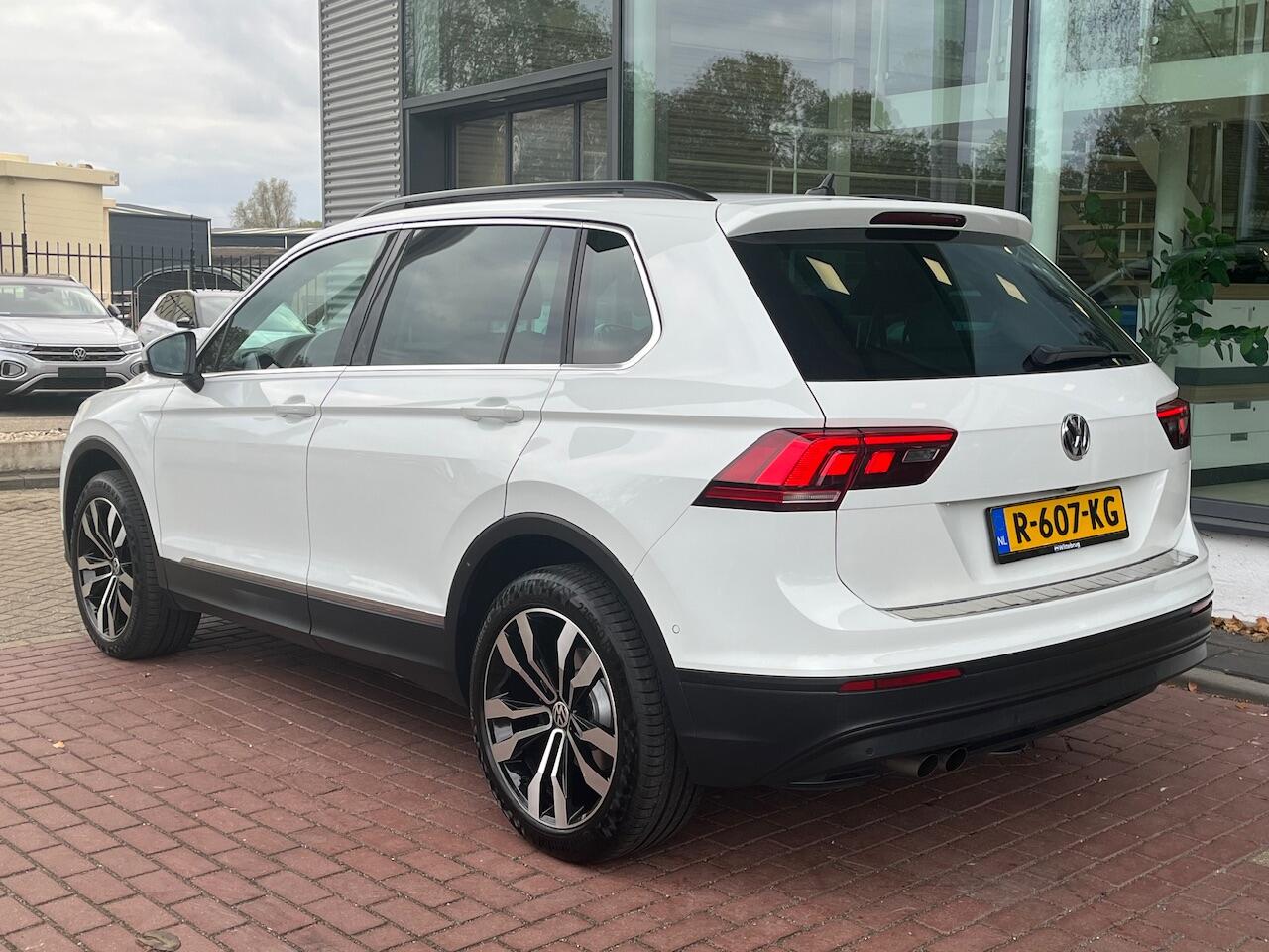 Volkswagen TIGUAN Comfortline 4-Motion / 190 PK / 19 Inch / Navigatie / Camera / Side Assist / Adaptive Cruise