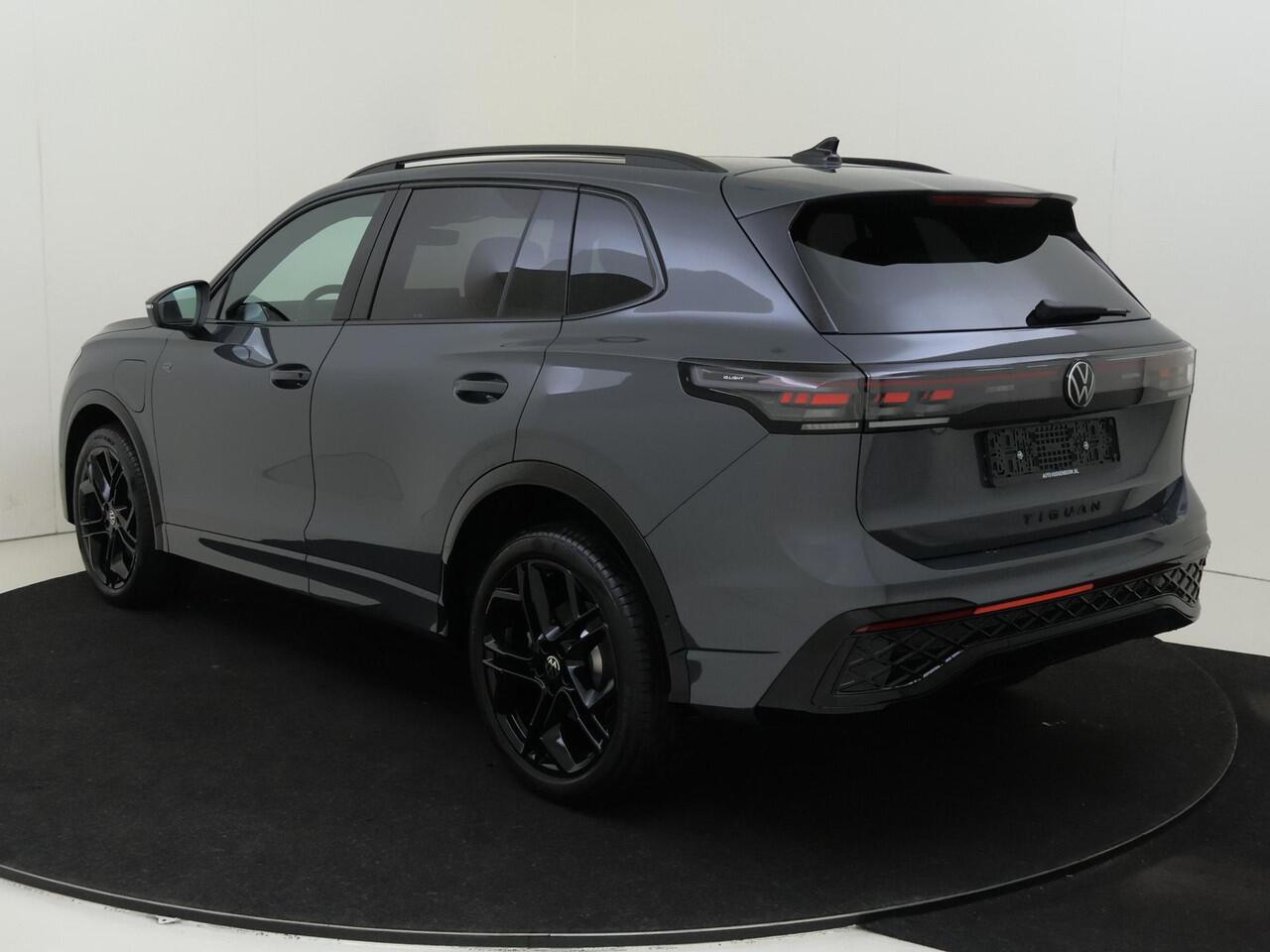 Volkswagen TIGUAN R-Line Edition - eHybrid | 'App-Connect' draadloze smartphone integratie | Automatische afstandsregeling (Adaptive Cruise Control) | Black Style Pakket