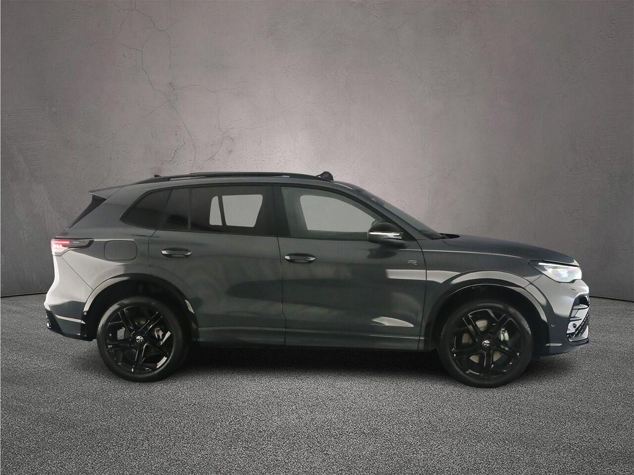 Volkswagen TIGUAN R-Line Edition 1.5 TSI eHybrid 272pk DSG Automaat Trekhaak, Harman Kardon audio, Panoramadak, Adaptive cruise control, 360 camera, Elektrische achterklep