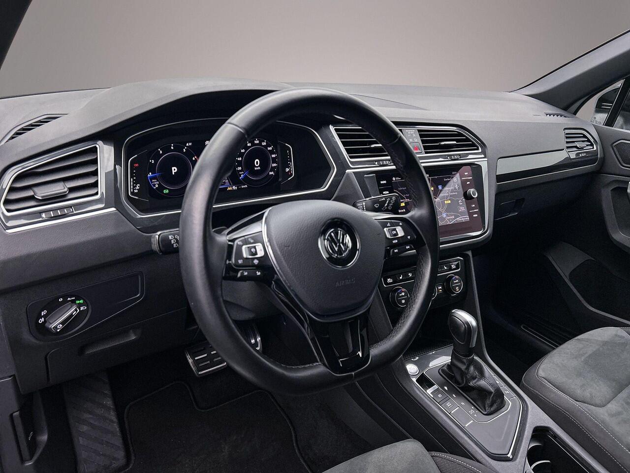 Volkswagen TIGUAN Highline Business R 1.5 TSI 150pk DSG Automaat Trekhaak, Black Style, Panoramadak, Elektrische achterklep, Navigatie, Stoelverwarming, LED koplampen