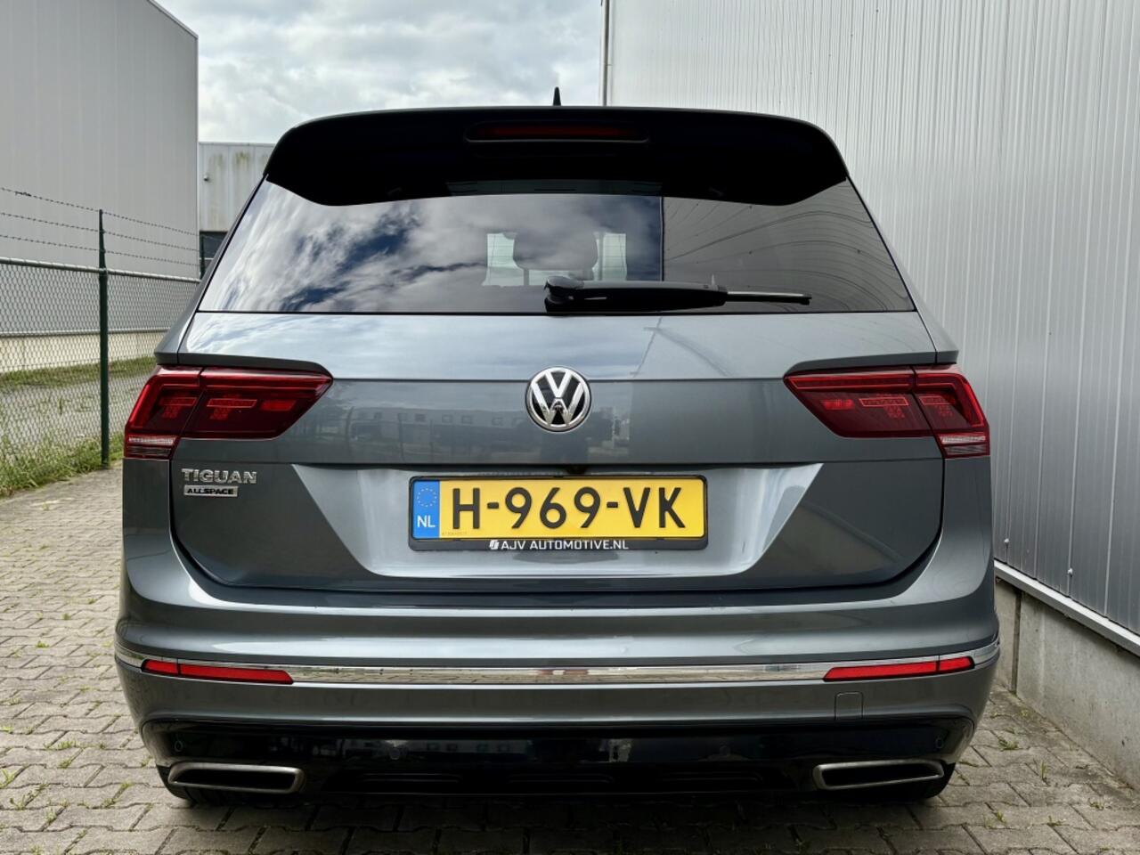 Volkswagen TIGUAN 1.5 TSI AUT R-LINE 7PERS. PANODAK TREKHAAK