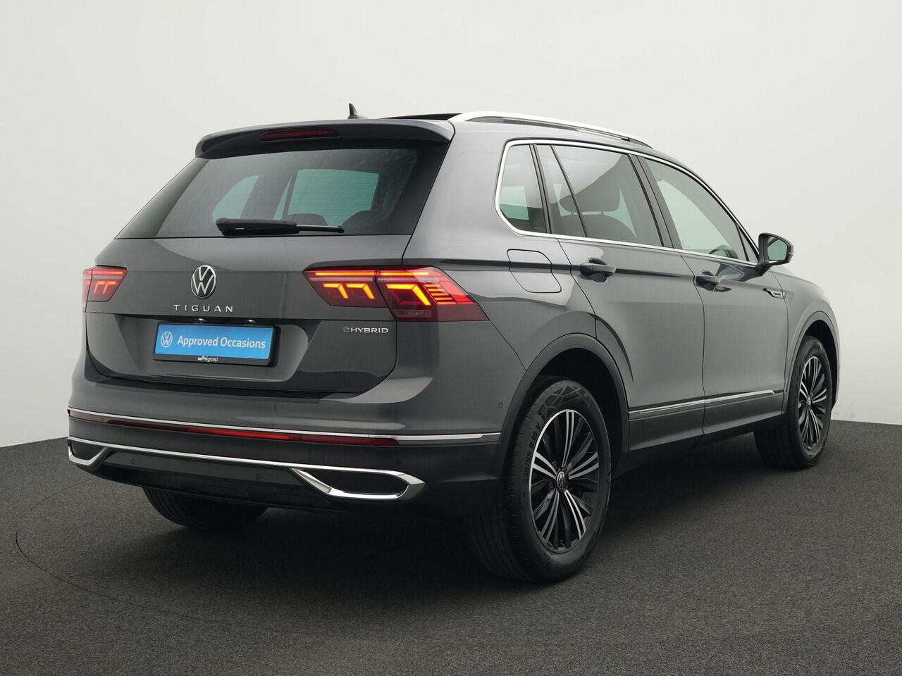 Volkswagen TIGUAN 1.4 TSI 245 pk DSG eHybrid Elegance | Panoramadak | IQ Light | Standkachel | Achteruitrijcamera | Park Assist | Keyless | 18 inch