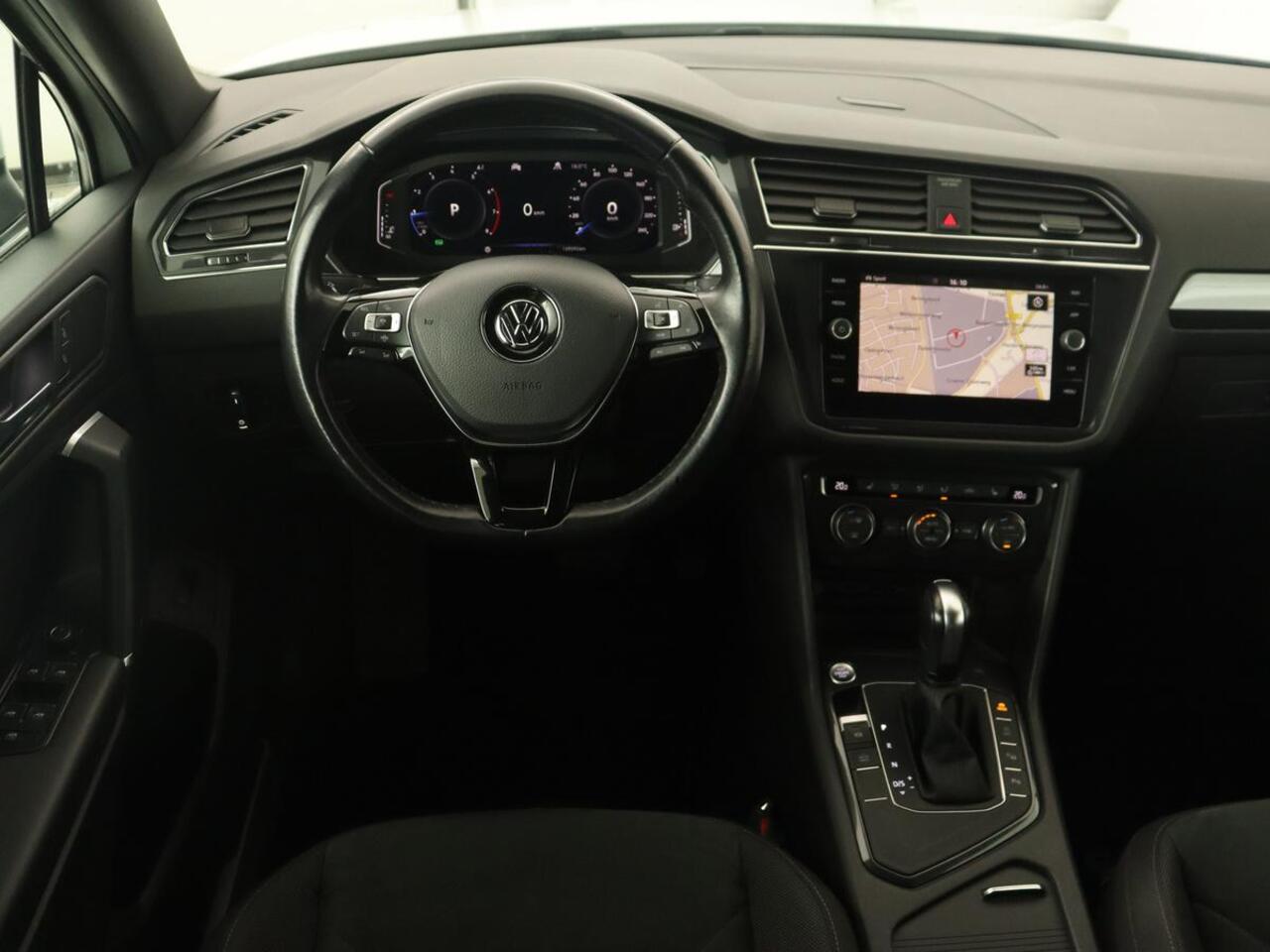 Volkswagen TIGUAN Allspace 1.5 TSI R Line | Stoelverwarming | Camera | Adaptive cruise | Carplay | Navigatie | Full LED | 20'' | Keyless | Park Assist