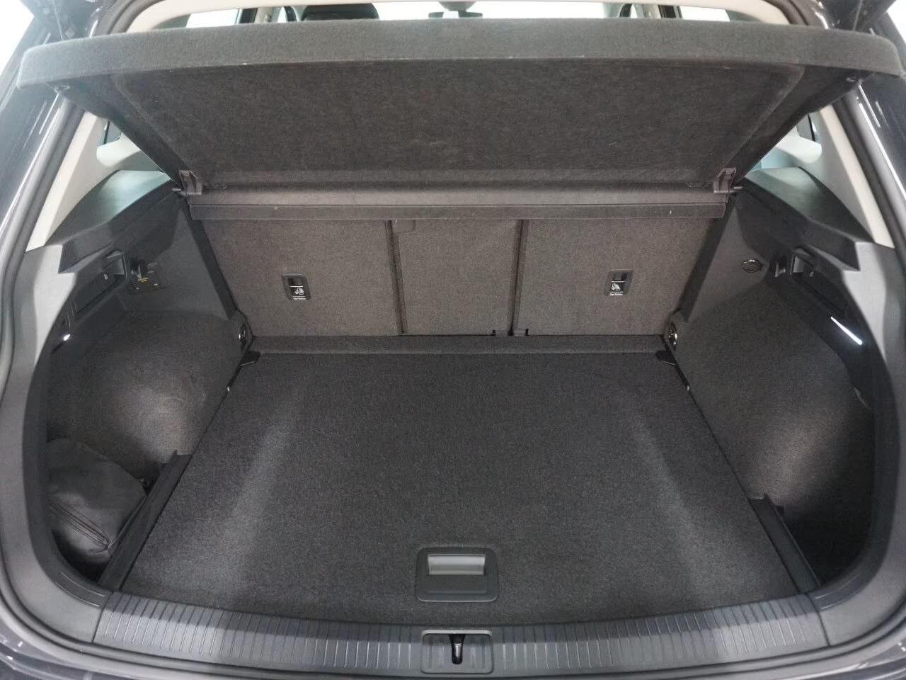 Volkswagen TIGUAN 2.0 TDI 150 PK DSG ACC Zwenkbare Trekhaak LED Navi Camera