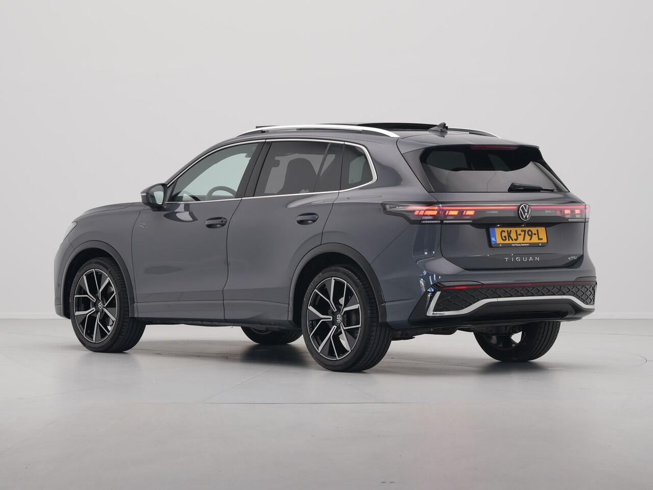 Volkswagen TIGUAN 1.5 eTSI R-Line Business Panorama Camera Navigatie Acc 36