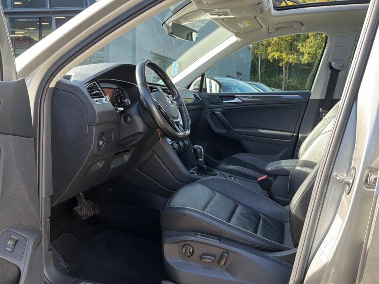 Volkswagen TIGUAN 2.0 TDI DSG R-LINE PANO-DAK/CAMERA/TREKHAAK/NAVI/CARPLAY/ACC/E-KLEP