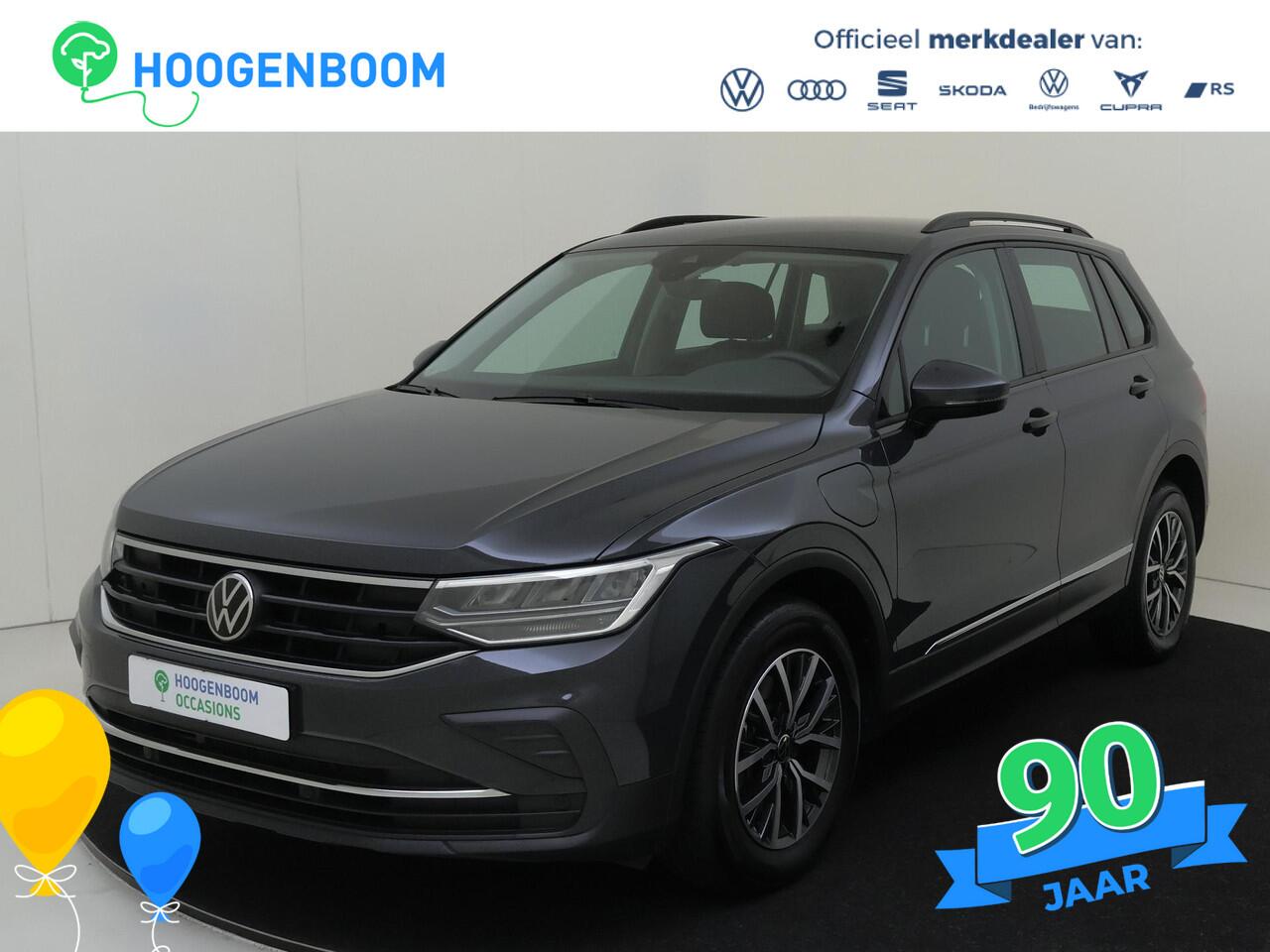 Volkswagen TIGUAN 1.4 TSI eHybrid Life | Trekhaak | Stoel- en stuurwielverwarming | 3-zone airco | CarPlay | Digital cockpit Pro | Adaptieve cruise control | Parkeersensoren |