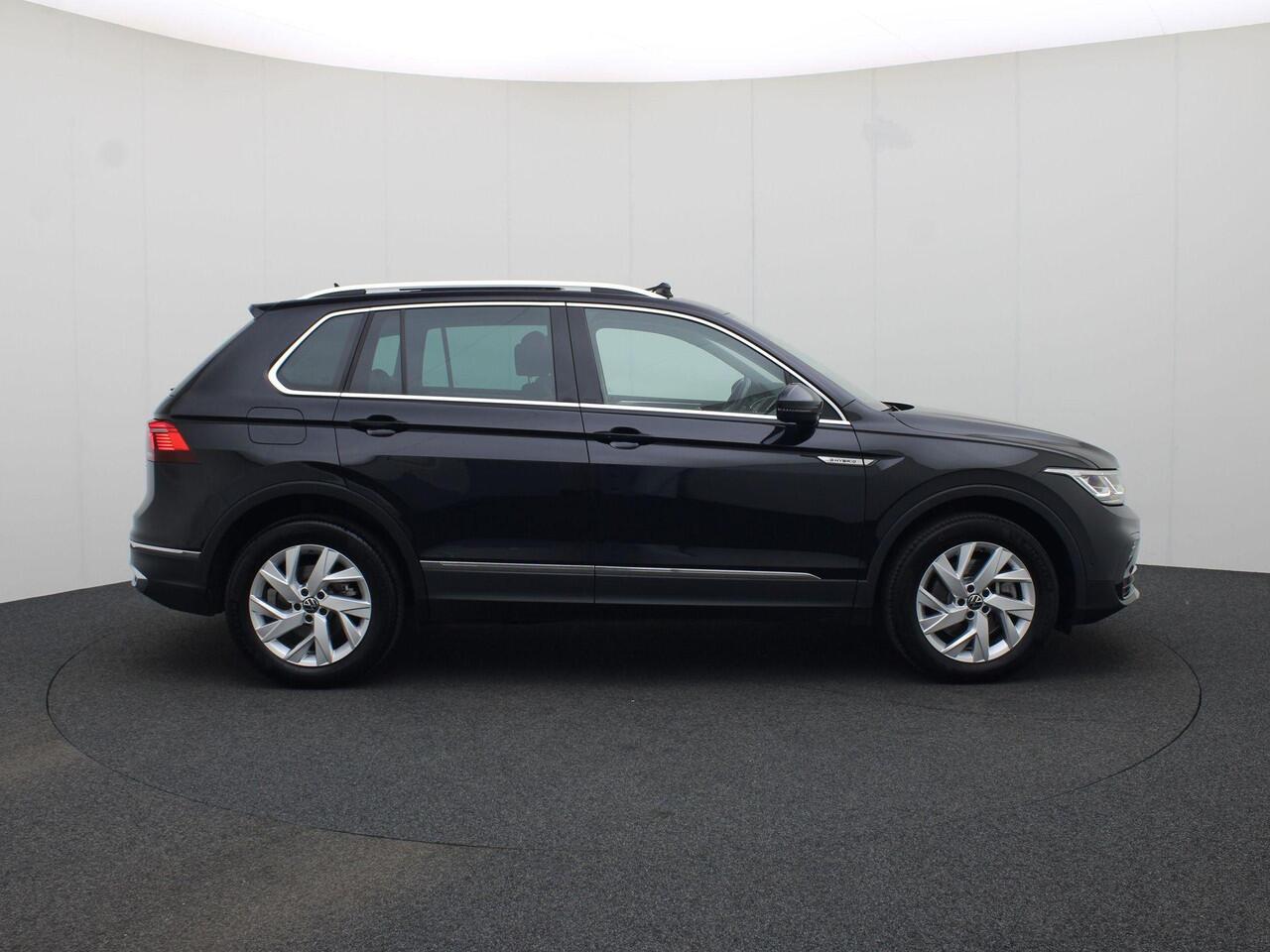 Volkswagen TIGUAN 1.4 TSIeHybrid 180kW/245PK Elegance DSG · Panoramadak · Apple/Android Car Play · Camera + Parkeersensoren · Navigatie