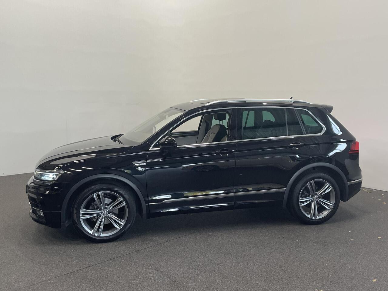 Volkswagen TIGUAN 1.5 TSI 150pk DSG R-Line Platinum Panoramadak Navigatie Apple Carplay/Android Auto Camera Parkeersensoren Adaptive Cruise Control Leder Memory stoelen Stoelverwarming Elektrische achterklep Climate Control Virtual Cockpit