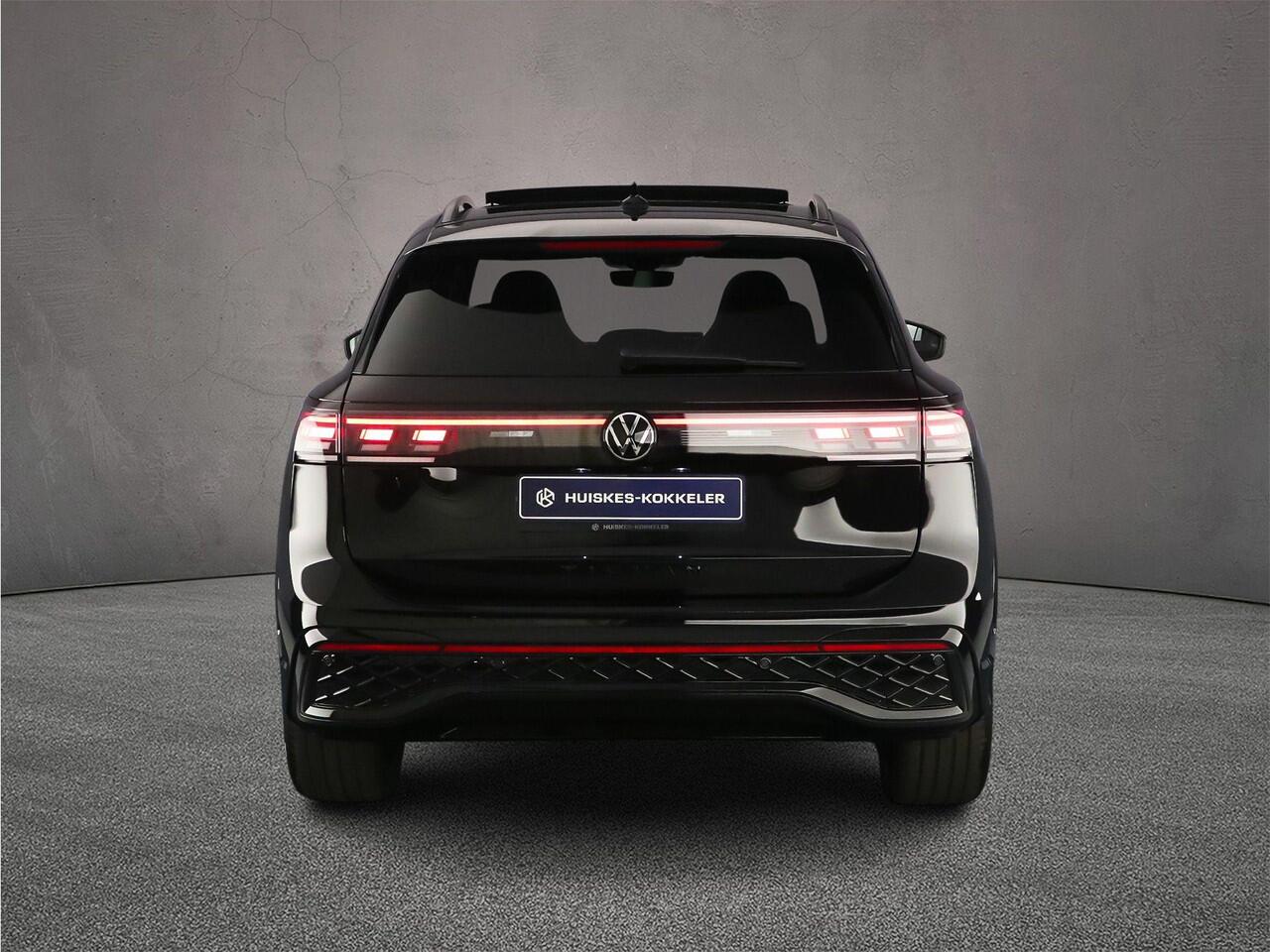 Volkswagen TIGUAN R-Line Edition 1.5 eTSI 150pk DSG Automaat Trekhaak, 360 camera, Panoramadak, Adaptive cruise control, Black Style, Elektrische achterklep, LED matrix koplampen