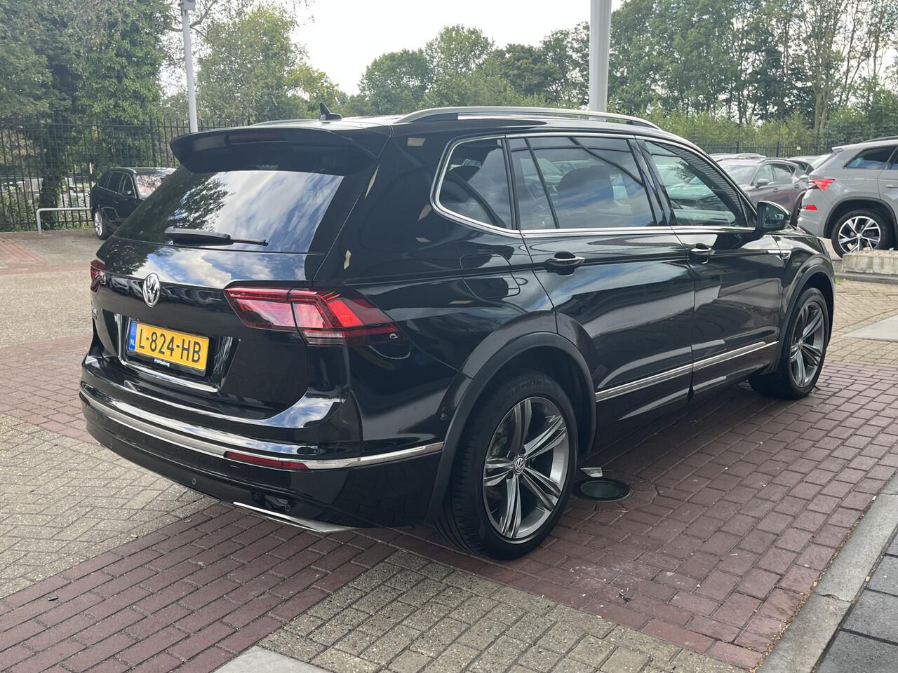 Volkswagen TIGUAN Allspace 1.5 TSI Highline Business R 7p. / R-Line Exterieur / LED / Virtual Cockpit / Elek. Zwenkbare Trekhaak / Elek Achterklep / Camera / 19" LMV