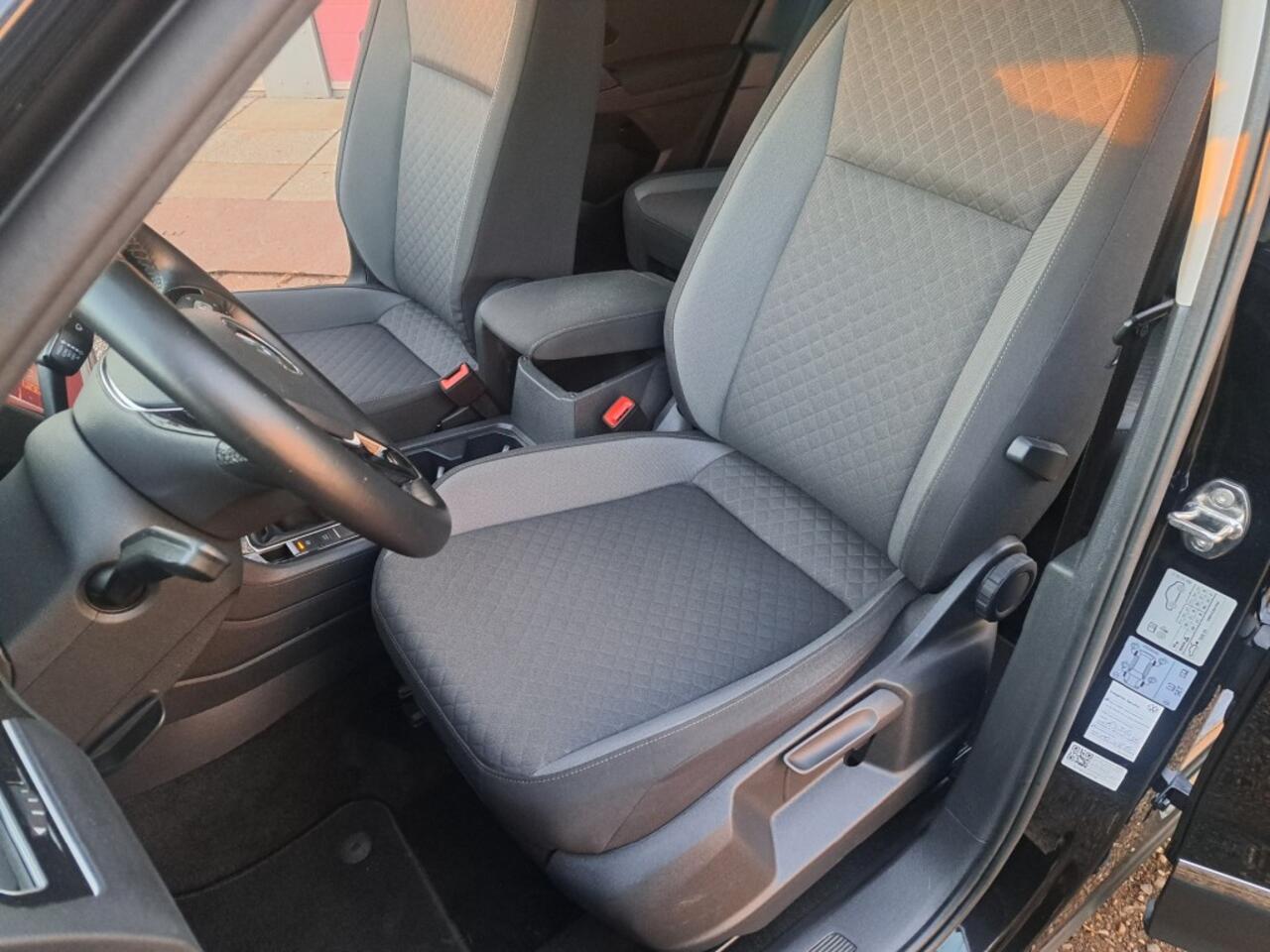 Volkswagen TIGUAN 1.5 TSI 131 Pk Comfortline Bns Virtual cockpit Ecc Nav. Apple Carplay