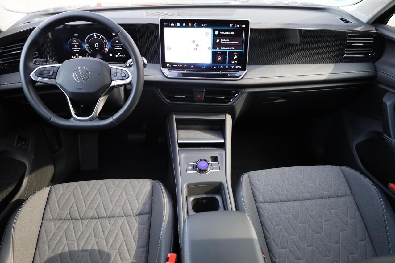 Volkswagen TIGUAN 1.5 eHybrid Life Edition wegklapbare trekhaak 19" lmv Design pakket met LED matrix stoel en stuurwielverwarming NL auto 48 mnd 100.000km garantie door ons nieuw geleverd