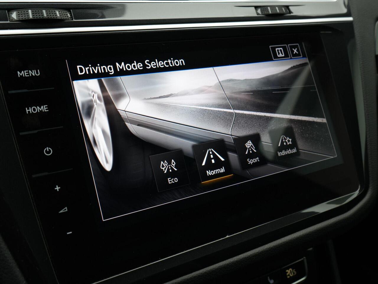 Volkswagen TIGUAN 1.5 TSI 150 pk DSG ACT Highline Business R / R-Line | Panoramadak | Trekhaak | Rondomzicht camera | Park Assist | 20 inch