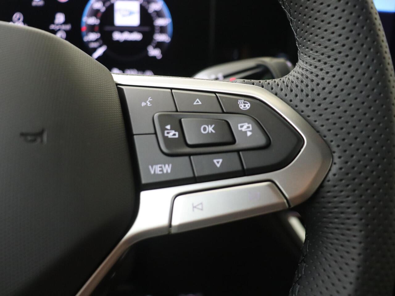 Volkswagen TIGUAN R-Line Edition - eHybrid | 'App-Connect' draadloze smartphone integratie | Automatische afstandsregeling (Adaptive Cruise Control) | Black Style Pakket