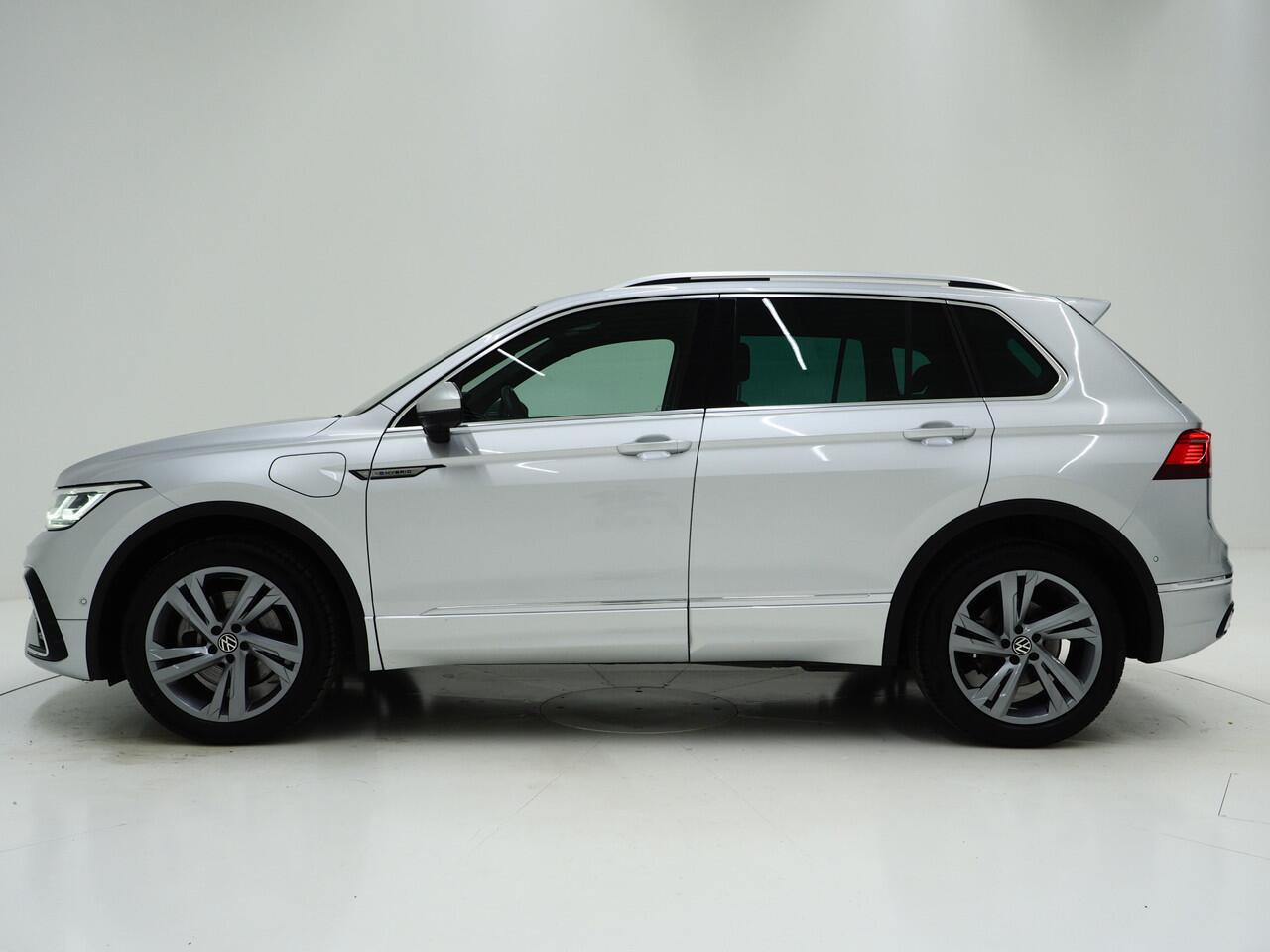 Volkswagen TIGUAN 1.4 TSI eHybrid R-Line Exclusive | Panoramadak | Leder | Head Up | 360 | Adaptive Cruise | Carplay