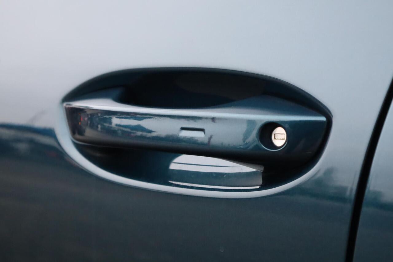 Volkswagen TIGUAN 1.5 eHybrid R-Line Edition 272PK / 200kW LED Matrix IQ.Light, rondomzichtcamera, Apple Carplay & Android Auto, elektr. bedienbaar panoramadak, voorstoelen verwarm- en ventileerbaar met massagefunctie, achteruitrijcamera, elektr. uitklapbare trekhaak met a