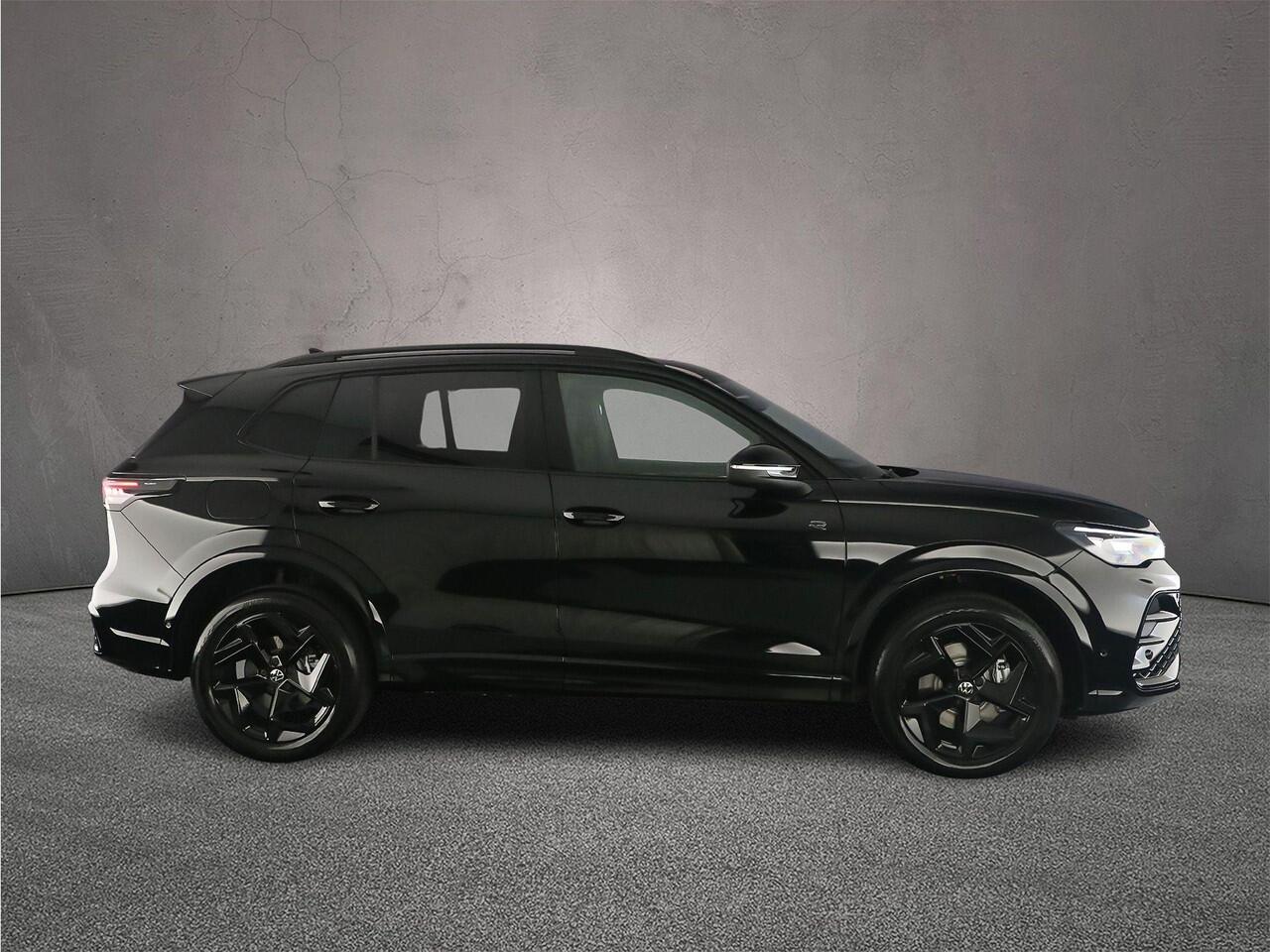 Volkswagen TIGUAN R-Line Edition 1.5 TSI eHybrid 272pk DSG Automaat Black Style, Trekhaak, Panoramadak, Adaptive cruise control, Achteruitrijcamera