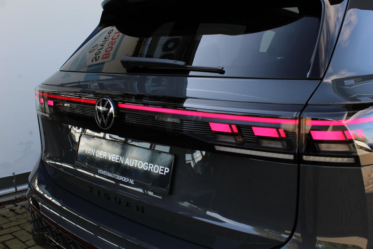 Volkswagen TIGUAN 1.5 eHybrid R-Line Edition | Direct Leverbaar !! | Head-Up Display | Panoramdak | Massage stoelen | 360 Camera | 272 PK | Massage Stoelen | IQ.Lights | Elektrische Kofferklep | Stoel/Stuur Verwarming | Draadloze Telefoonlader | Virtual Cockpit | Adaptive 