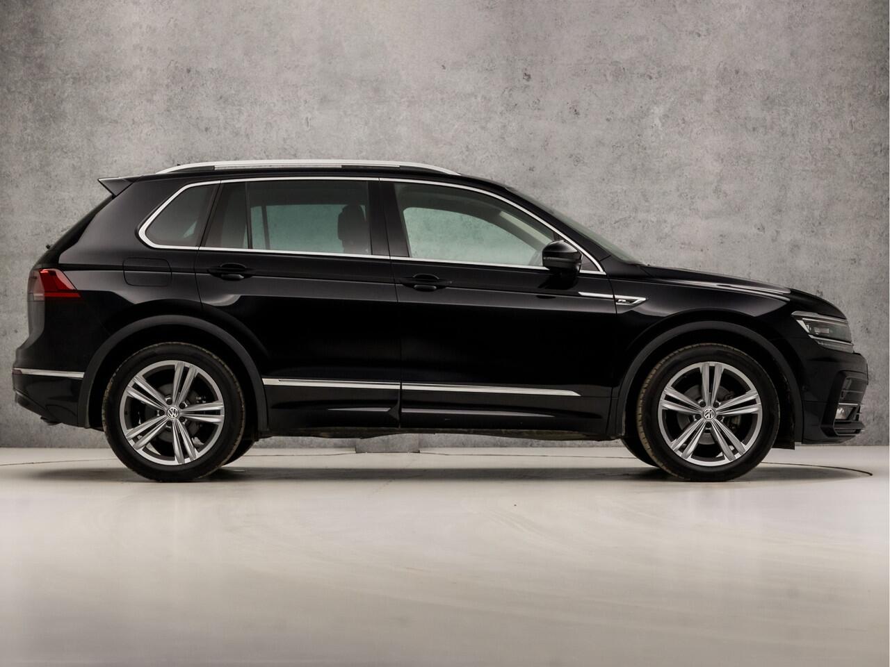 Volkswagen TIGUAN 1.5 TSI ACT R-Line Highline 150Pk Automaat (PANORAMADAK, DIGITAL COCKPIT, APPLE CARPLAY, ELEK SPORTSTOELEN, LEDER, STOELVERWARMING, CAMERA, GETINT GLAS, KEYLESS, LED, ELEK ACHTERKLEP, PARKEER ASSISTENT, NIEUWSTAAT)