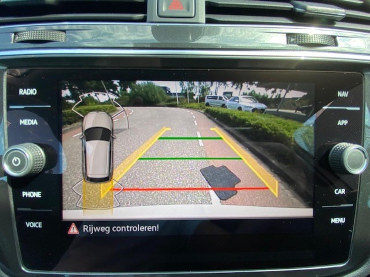 Volkswagen TIGUAN 1.5 TSI 150pk DSG Life Business / 18" LMV / LED Plus / Digital Cockpit Pro / Trekhaak Elek. / Navi / Camera / Stuur en Stoelverwarming