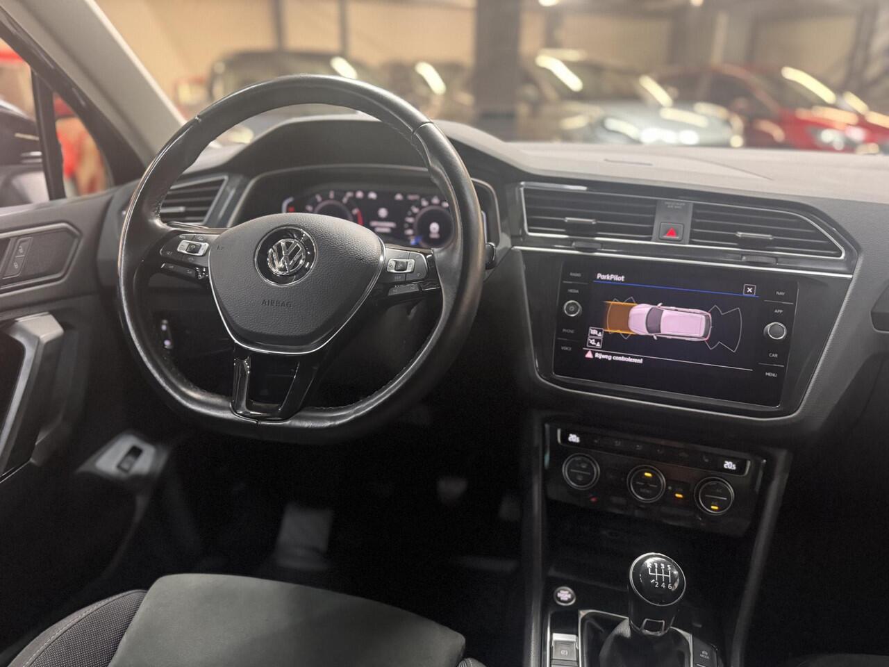 Volkswagen TIGUAN 1.5 TSI Comfortline Panoramadak Trekhaak Navi Ad Cruise Winter pack El. Klep Dealeronderhouden