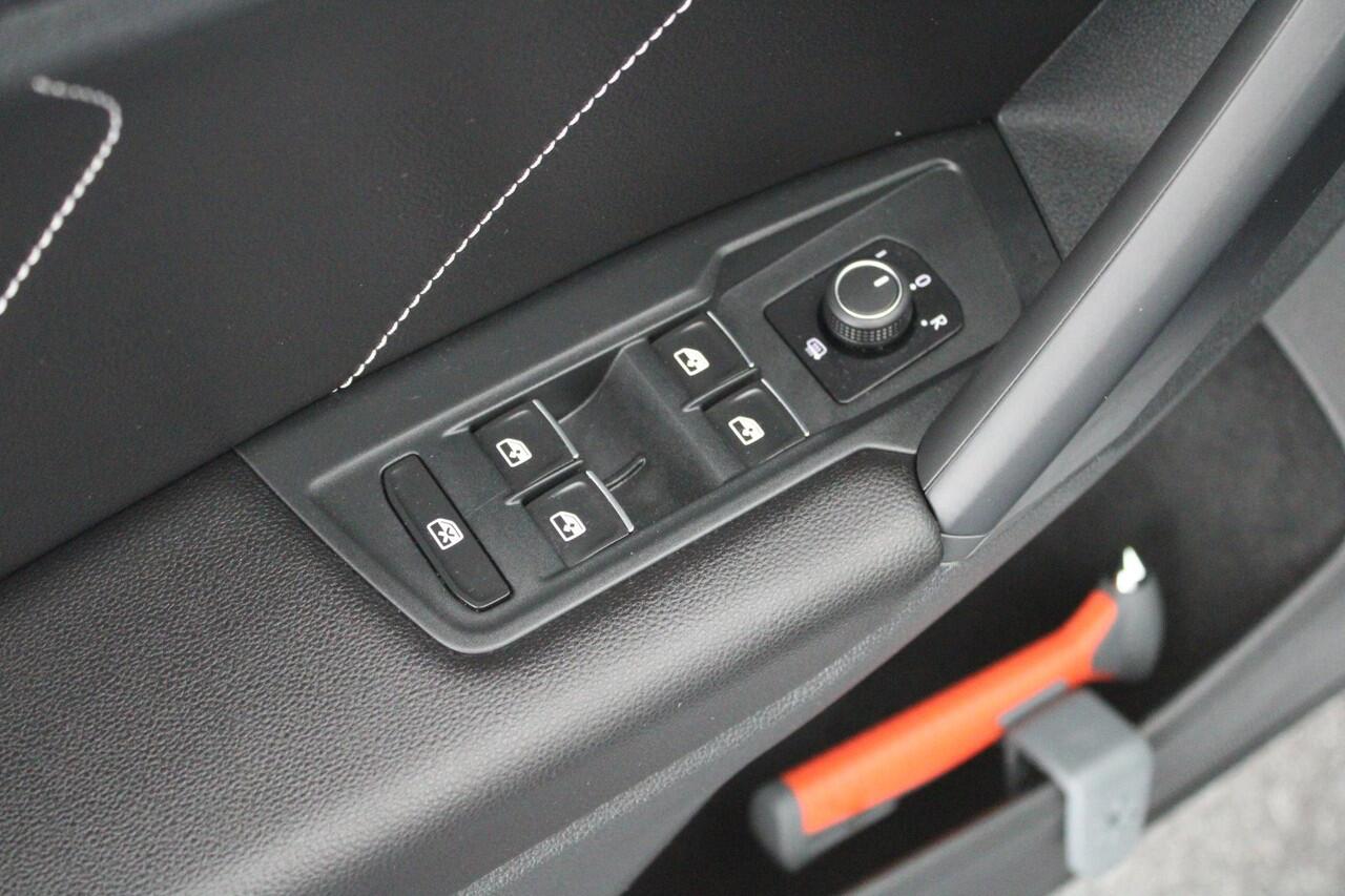 Volkswagen TIGUAN 1.5 TSI 150pk DSG 2x R-Line Virtual Cockpit Navigatie