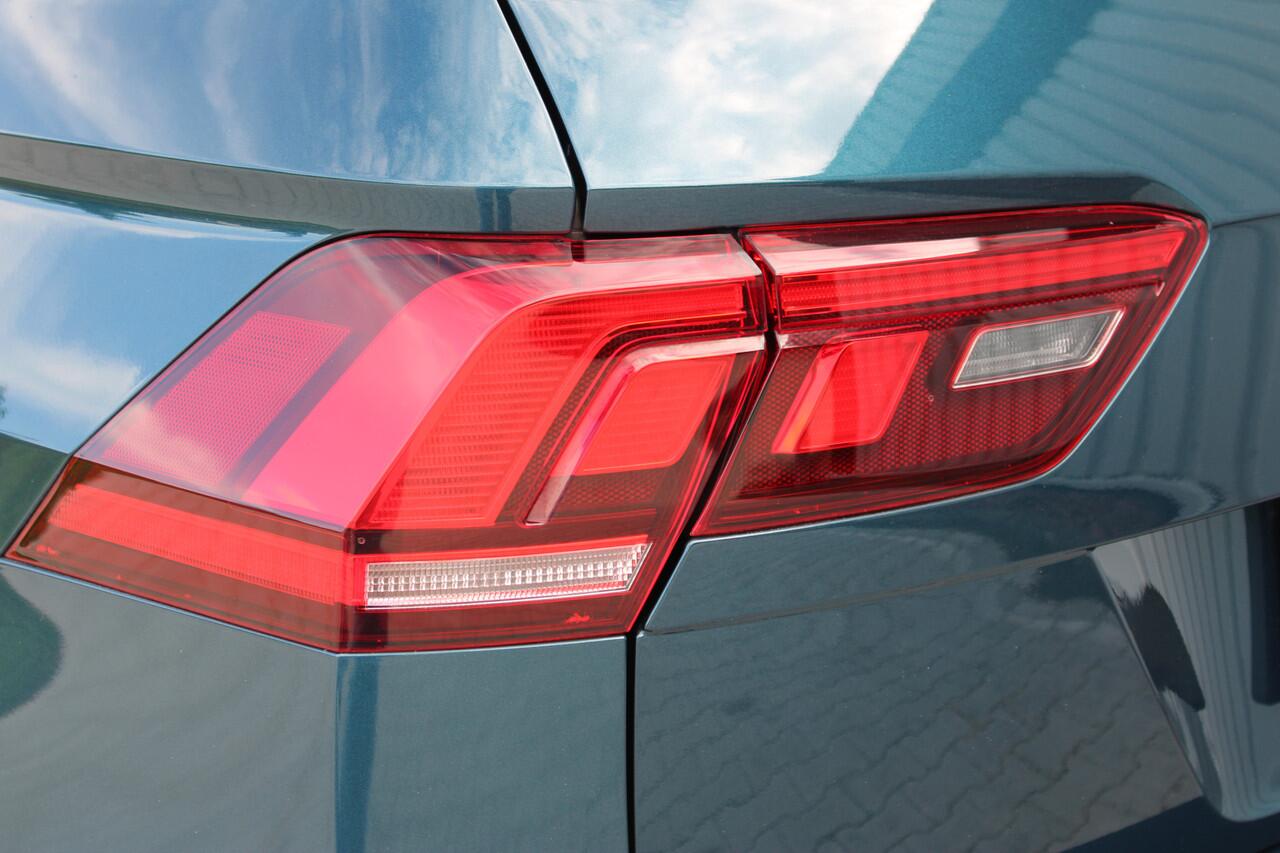 Volkswagen TIGUAN 1.5 TSI Life | Incl. 12 maanden garantie | Apple Carplay | Navigatie | Adaptive cruise control | Stoel en stuurverwarming | Wegklapbare trekhaak | Getint glas | LED koplampen |