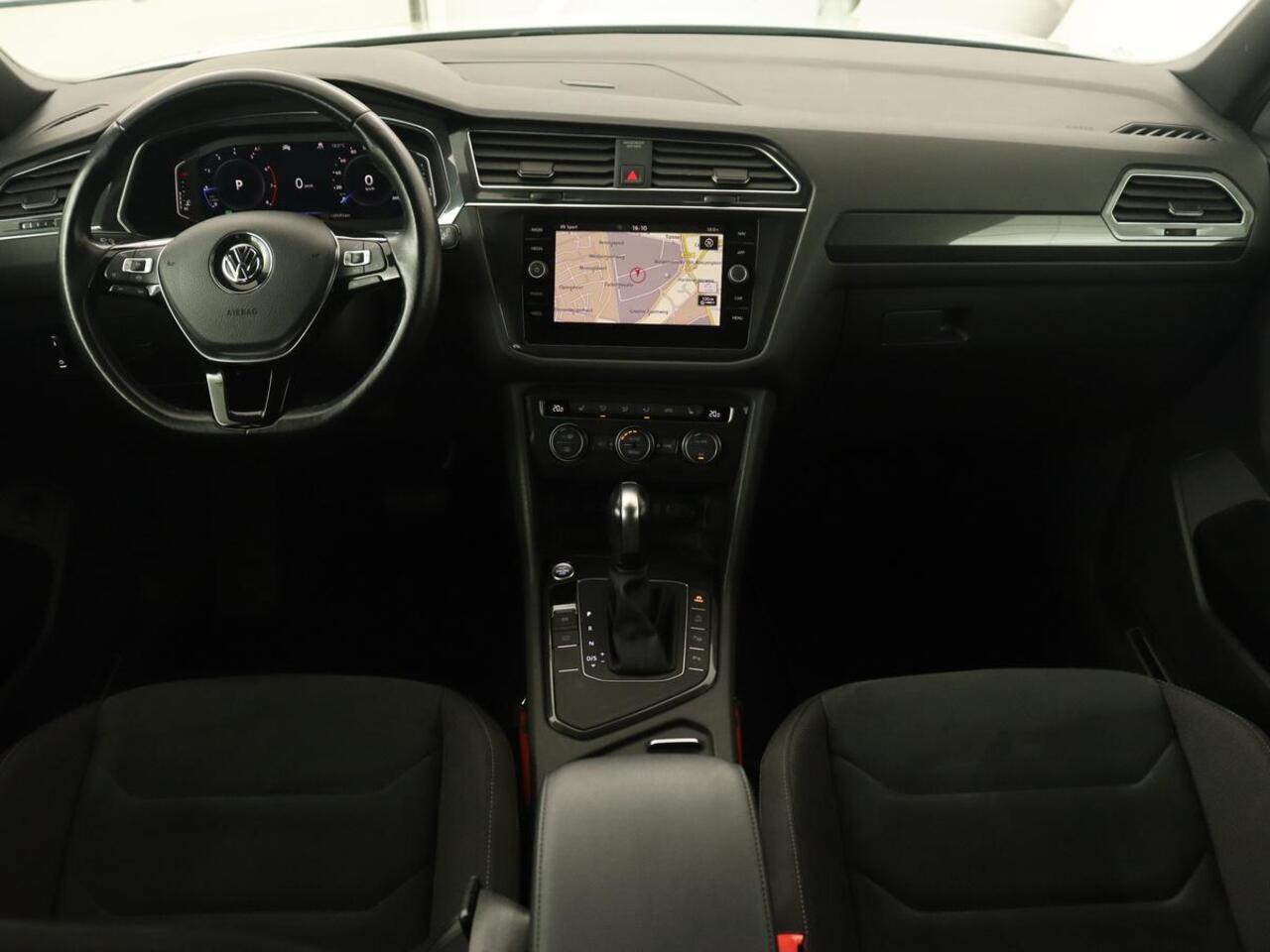 Volkswagen TIGUAN Allspace 1.5 TSI R Line | Stoelverwarming | Camera | Adaptive cruise | Carplay | Navigatie | Full LED | 20'' | Keyless | Park Assist