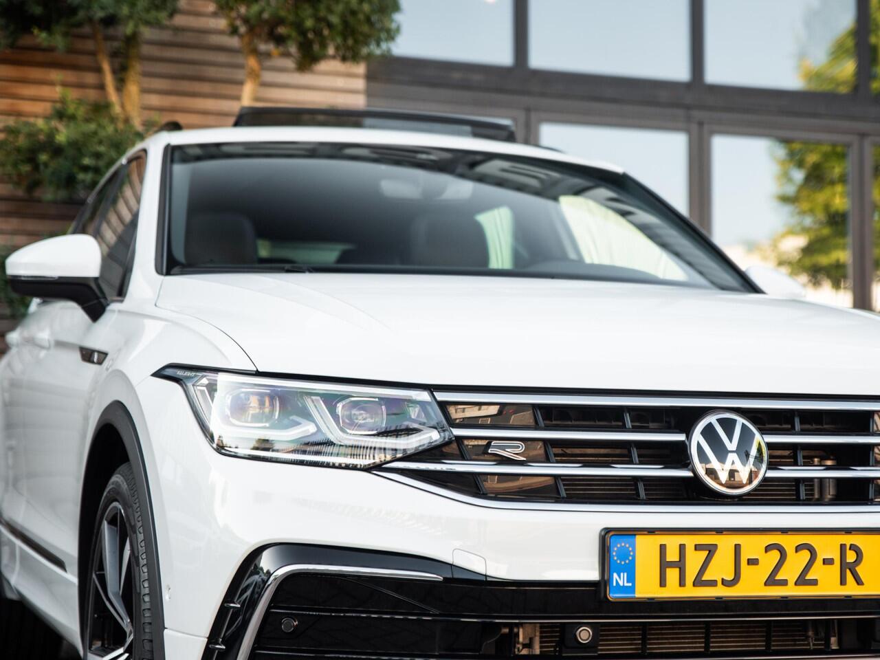Volkswagen TIGUAN 1.5 TSI R-Line / Panoramadak / 20" LMV / Adaptive Cruise Control / IQ Light