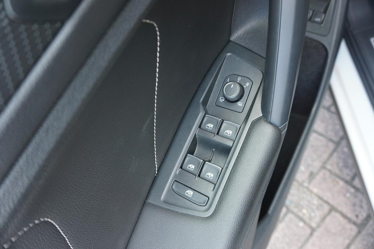 Volkswagen TIGUAN 1.4 TSI eHybrid R-Line Business+ Trekhaak | HUD | Pano | Camera * All in prijs *