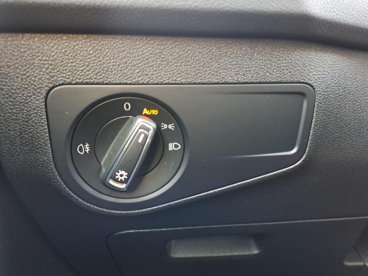 Volkswagen TIGUAN 1.5 TSI Life Business | All-seasons | Trekhaak | Elek. klep | Stoelverwarming | Keyless | Camera |