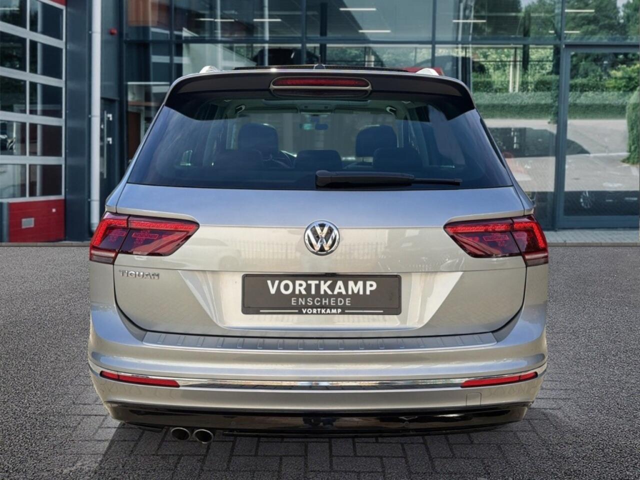 Volkswagen TIGUAN 2.0 TDI DSG R-LINE PANO-DAK/CAMERA/TREKHAAK/NAVI/CARPLAY/ACC/E-KLEP
