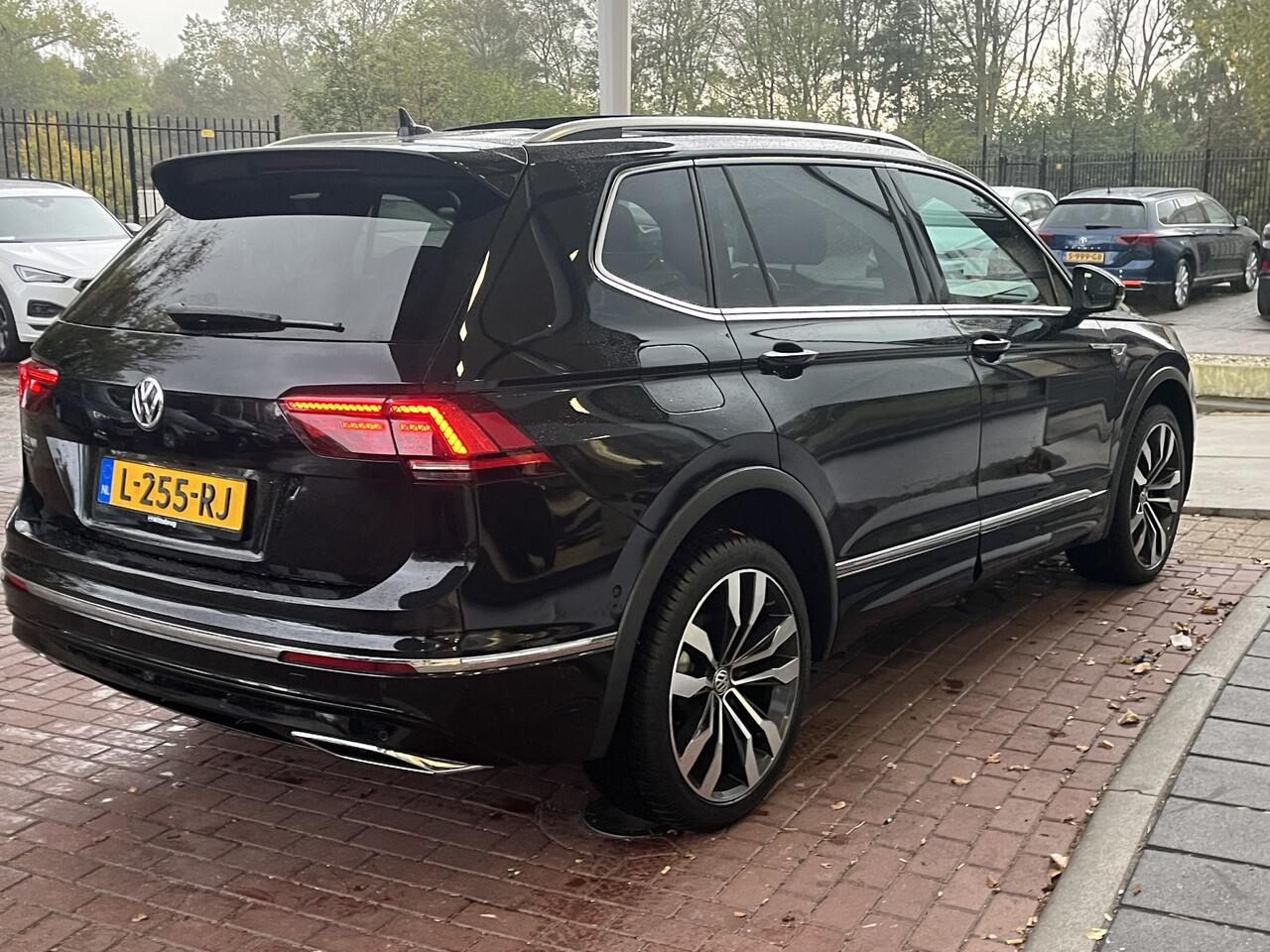 Volkswagen TIGUAN Allspace 1.5 TSI Highline Business R 7p. / Panorama dak / Full Led / Camera / Elect. klep / 20 Inch