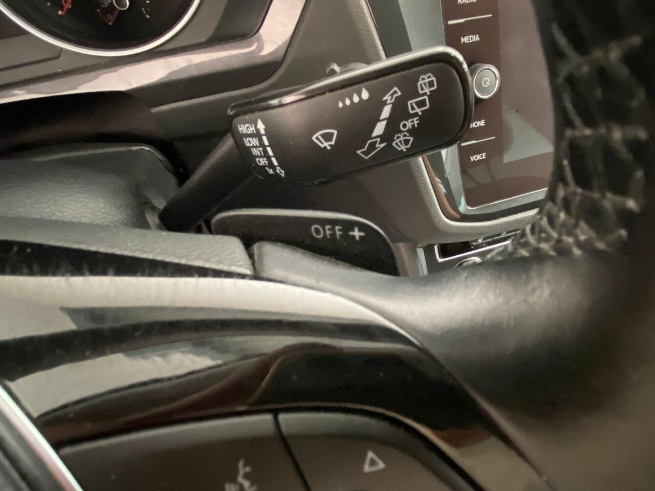 Volkswagen TIGUAN 1.5 TSI ACT Highline R-Line Look