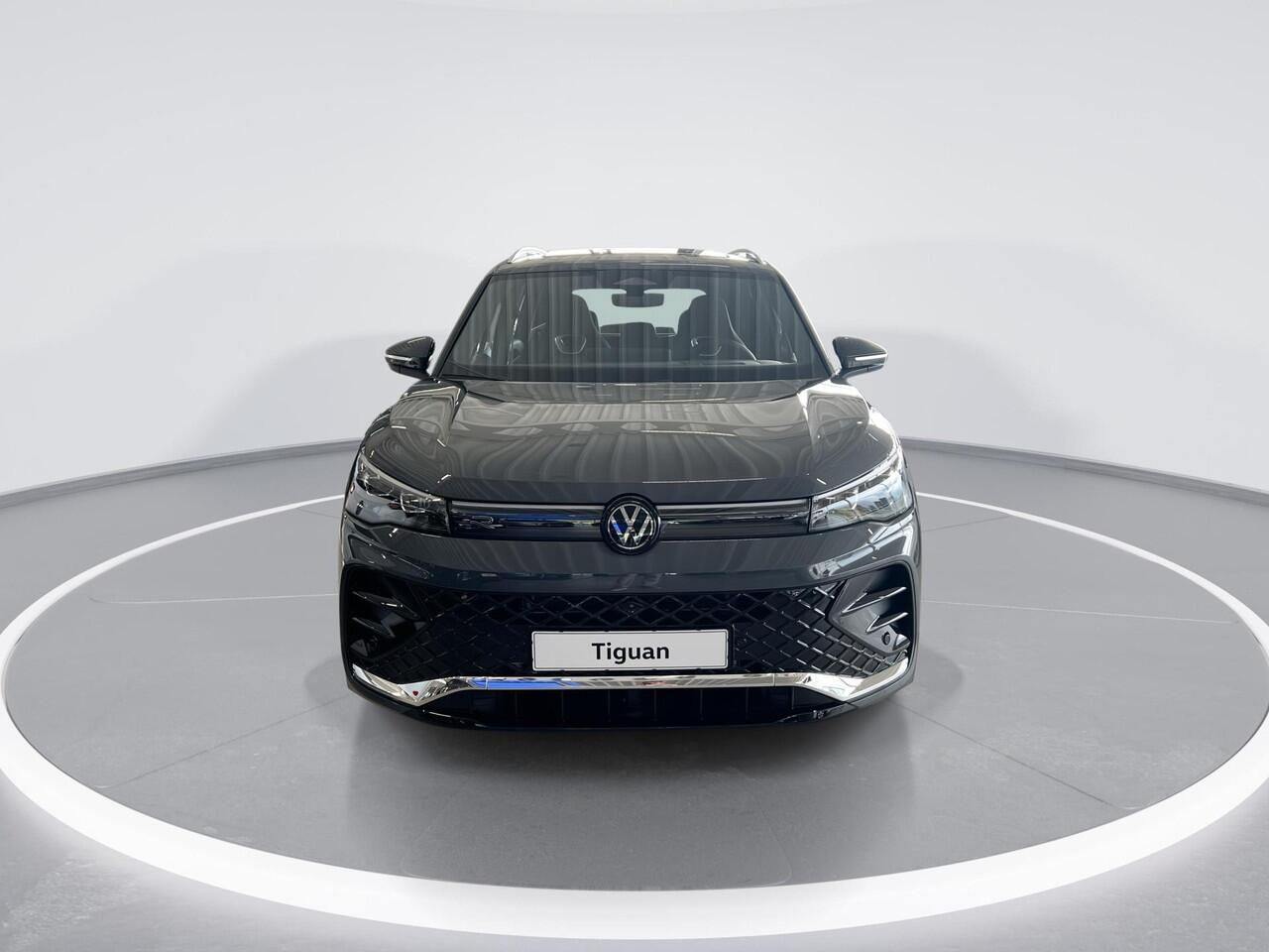 Volkswagen TIGUAN R-Line Edition 1.5 eHybrid 272 pk 6 versn. DSG · Assistance Pakket Plus · Comfort Pakket · Multimedia Pakket Plus · Trekhaak inklapbaar, met elektrische ontgrendeling, incl. aanhangermanoeuvreerhulp Trailer Assist · Prijs is inclusief inruilpremie