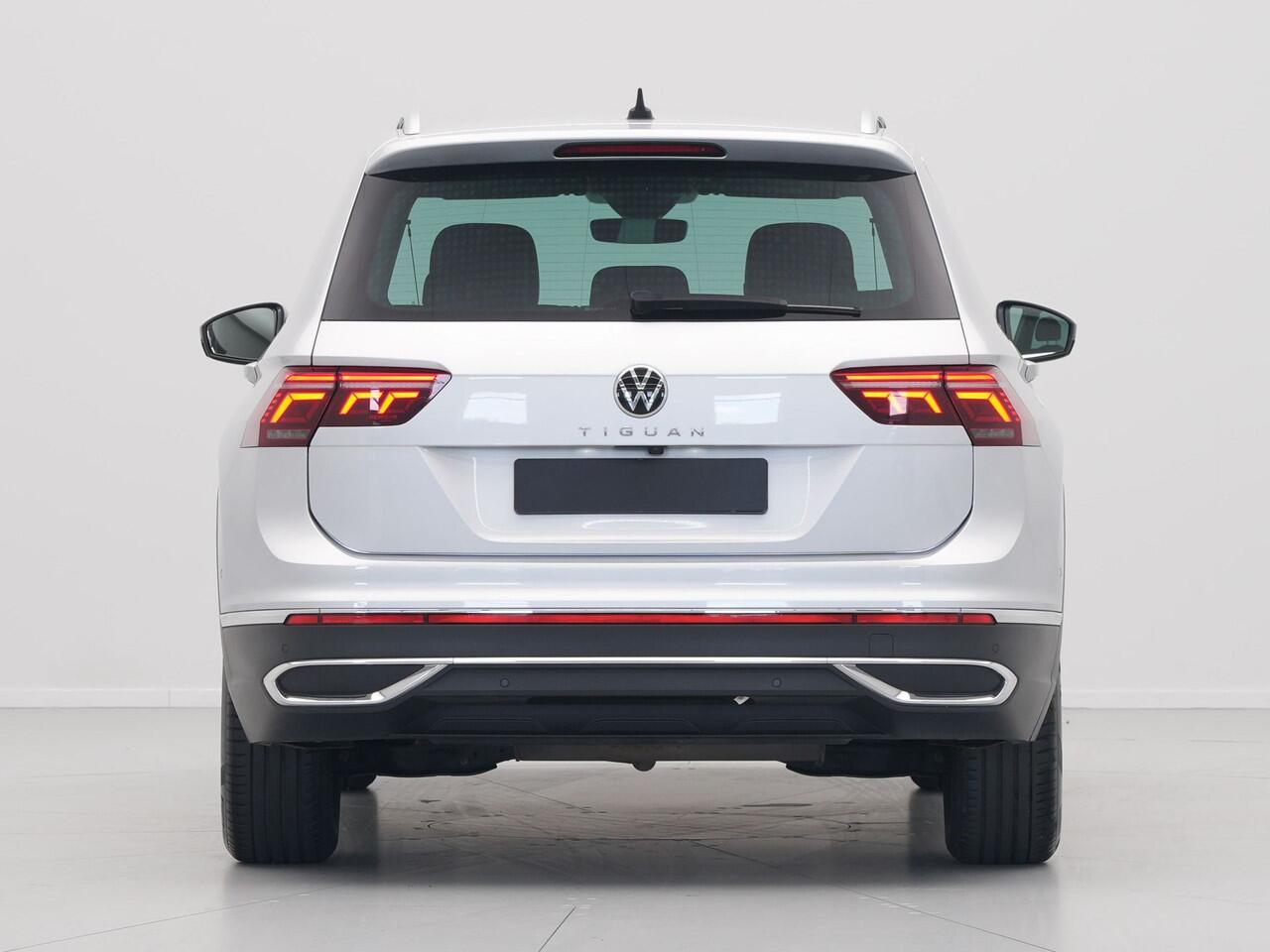 Volkswagen TIGUAN 1.5 TSI 150pk DSG Elegance Matrix Led Navigatie Camera Acc Carplay Side Assist 242