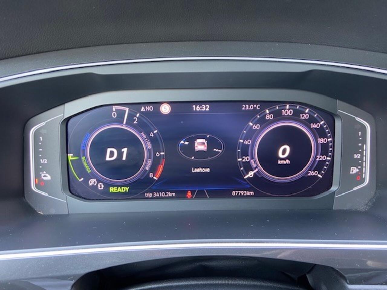 Volkswagen TIGUAN 1.4 TSI eHybrid R-Line Business+ / Panoramadak / 19" LMV / IQ LED Matrix / Navi / Camera / Keyless / APP.Connect / Stuur en Stoelverwarming / Dode Hoek