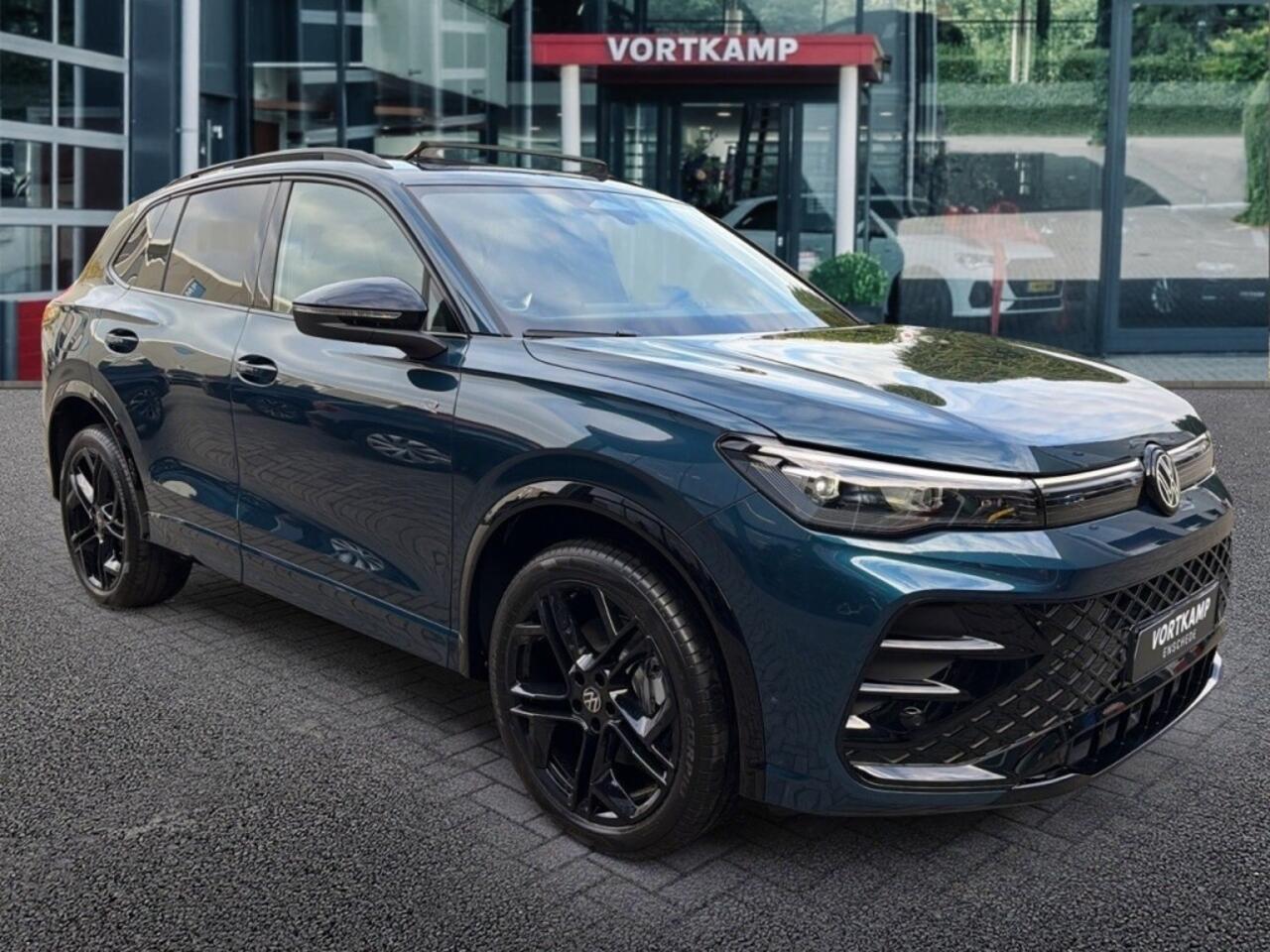 Volkswagen TIGUAN 1.5 TSI E-HYBRID R-LINE PANO-DAK/TREKHAAK/CAMERA/HenK/CARPLAY/ACC