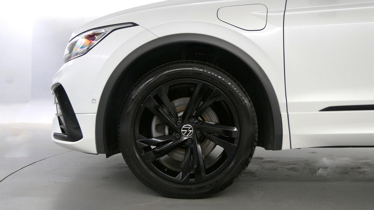 Volkswagen TIGUAN 1.4 TSI eHybrid 245pk PHEV R-Line Black Style / Panoramadak / Head Up / 360 Camera / Demonstratieauto