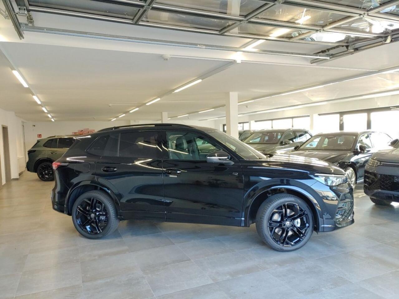 Volkswagen TIGUAN 1.5 TSI E-HYBRID R-LINE PANO-DAK/TREKHAAK/CAMERA/LEDER/MEMORY/HUD