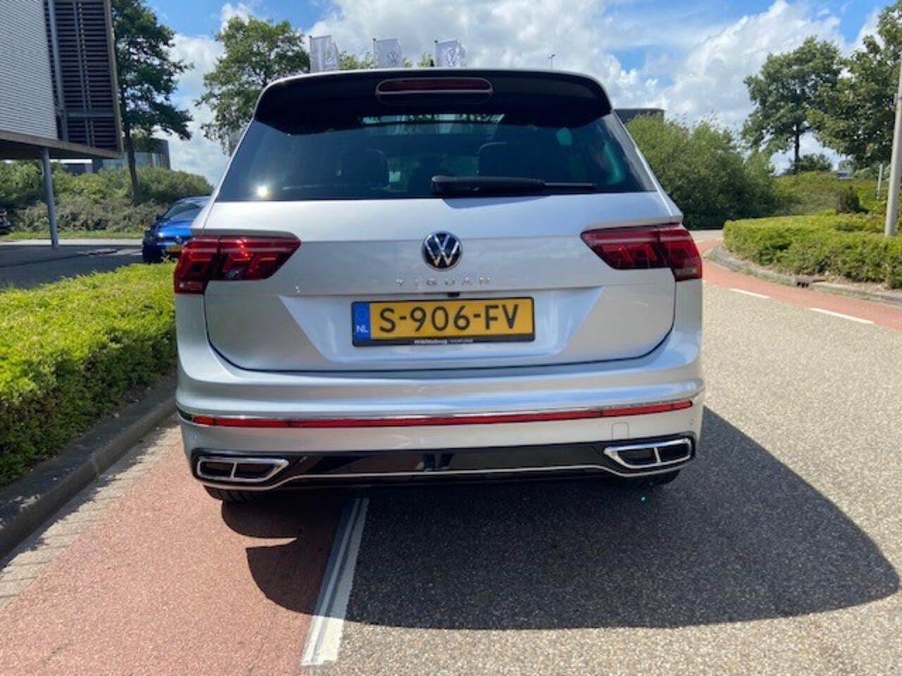 Volkswagen TIGUAN 1.5 TSI R-Line Business / 19"LMV / Camera / PANODAK / NAVI / APP.Connect