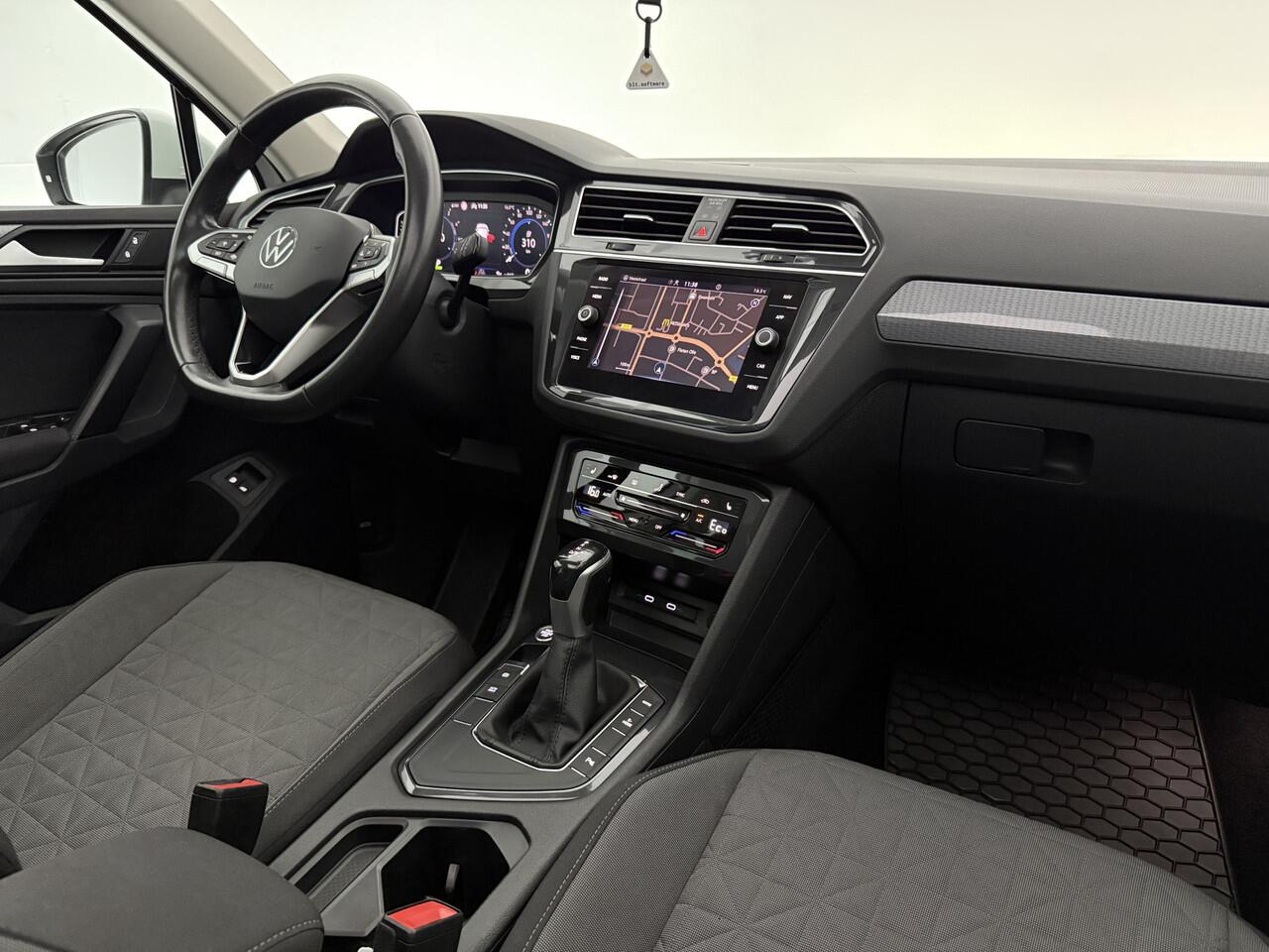 Volkswagen TIGUAN 1.4 TSI eHybrid 225PK R-Line | SOH 93% | Pano | IQ Light | Virtual | Camera | Stuur/Stoelverw. | Adap. Cruise | Carplay | Trekh.