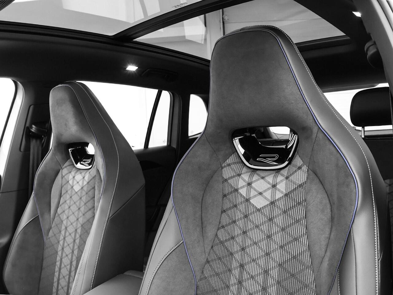 Volkswagen TIGUAN R-Line Edition 1.5 eHybrid 204 pk 6 versn. DSG · Black Style Pakket · Comfort Pakket · Trekhaak inklapbaar, met elektrische ontgrendeling, incl. aanhangermanoeuvreerhulp Trailer Assist ·