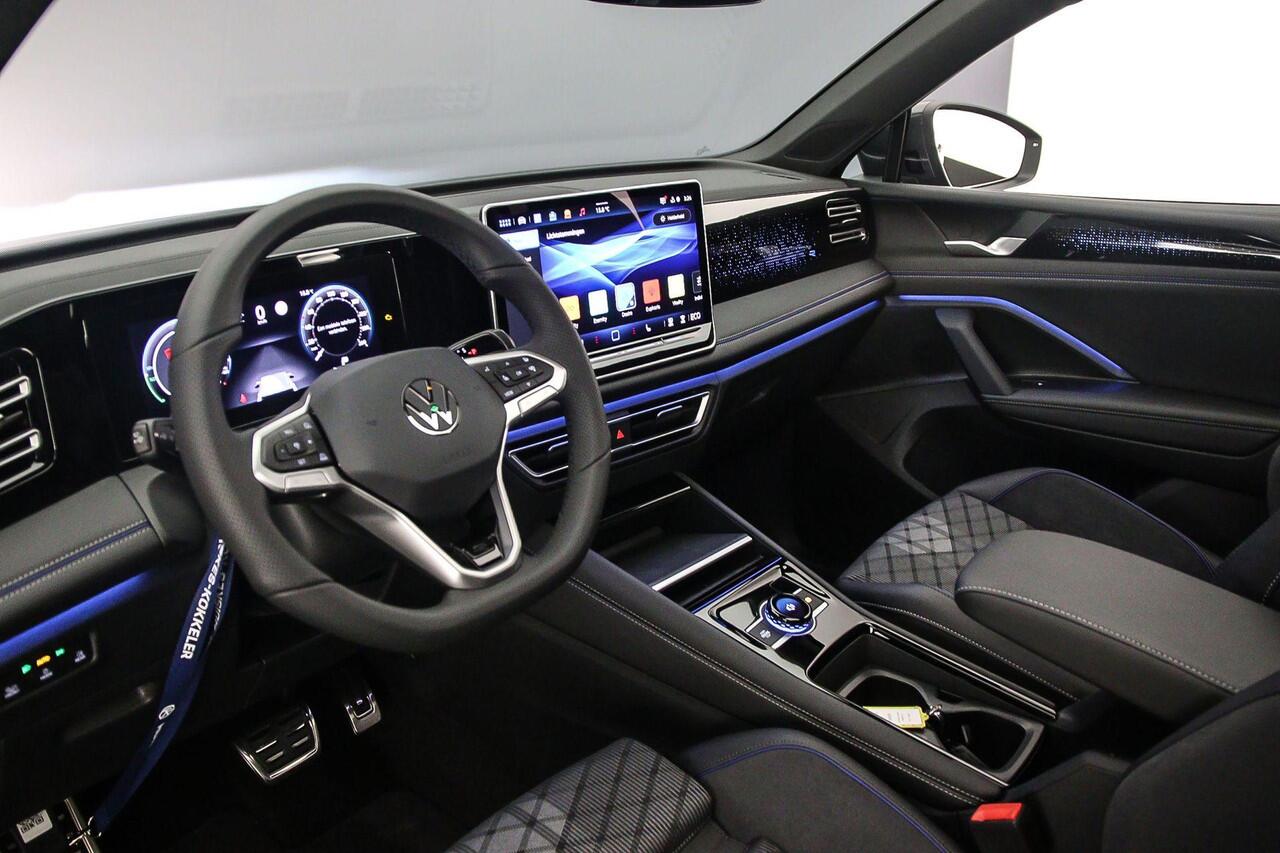 Volkswagen TIGUAN R-Line Edition 1.5 TSI eHybrid 272pk DSG Automaat Trekhaak, Panoramadak, Adaptive cruise control, Achteruitrijcamera