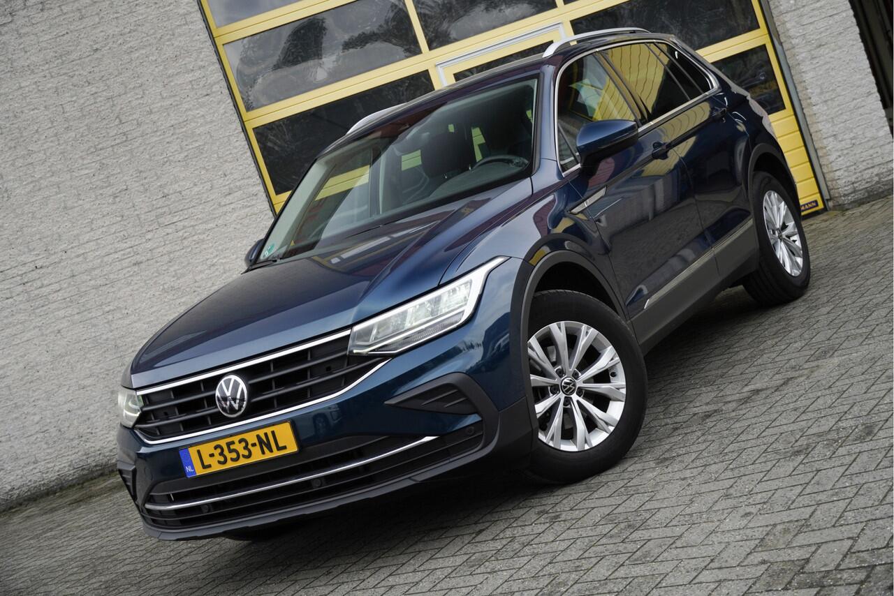 Volkswagen TIGUAN 1.5 TSI 150PK! Automaat Life Business BJ2021 Lmv 17" | Led V+A | Pdc | Navi | Keyless entry | Elek. trekhaak | Elek. achterklep | App-Connect | Virtual cockpit | Climate control | Cruise control | Extra getint glas
