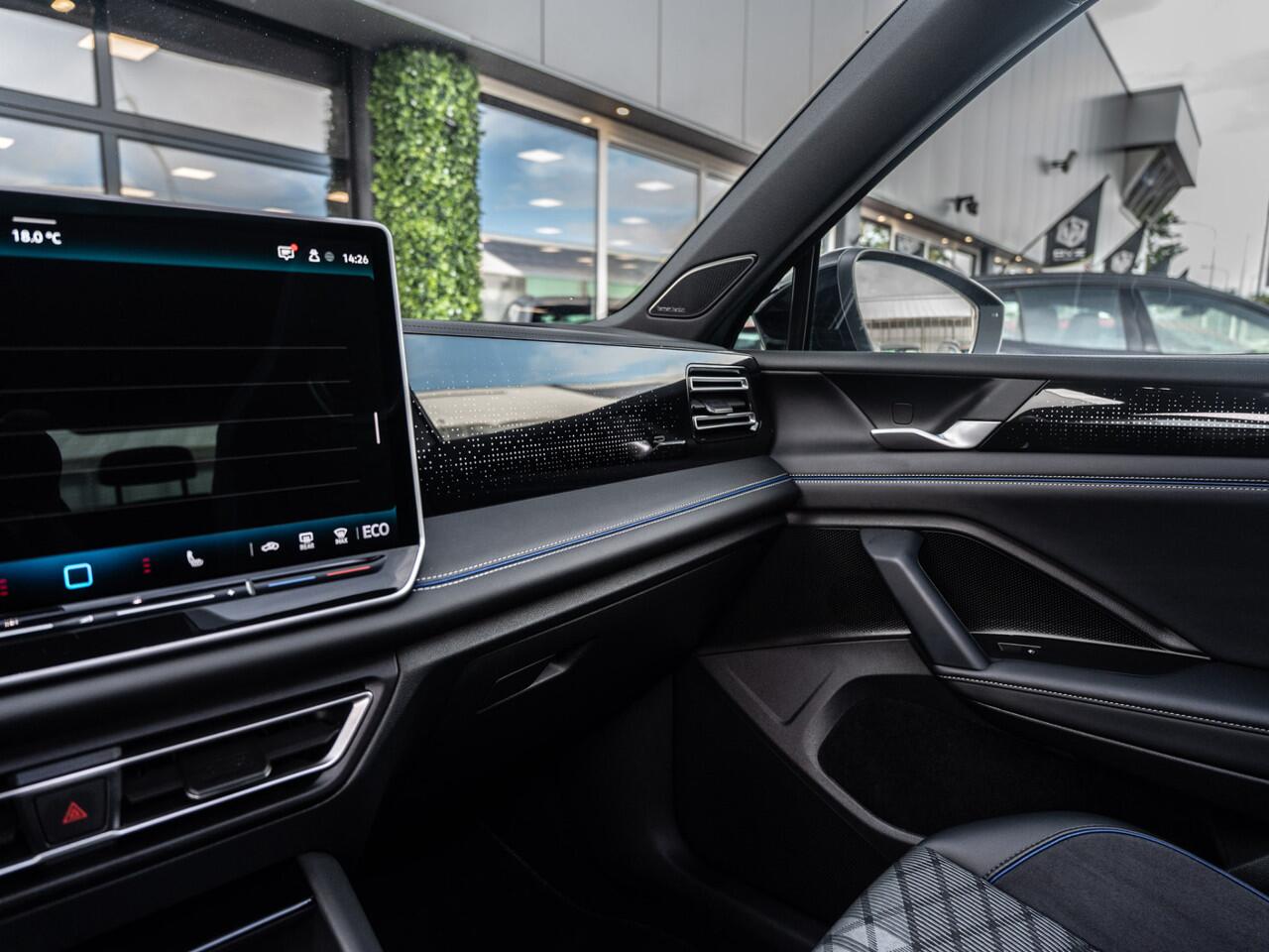 Volkswagen TIGUAN 1.5 eHybrid 272PK R-Line Edition | Pano | HUD | 360 Cam | 120KM WLTP | BTW |