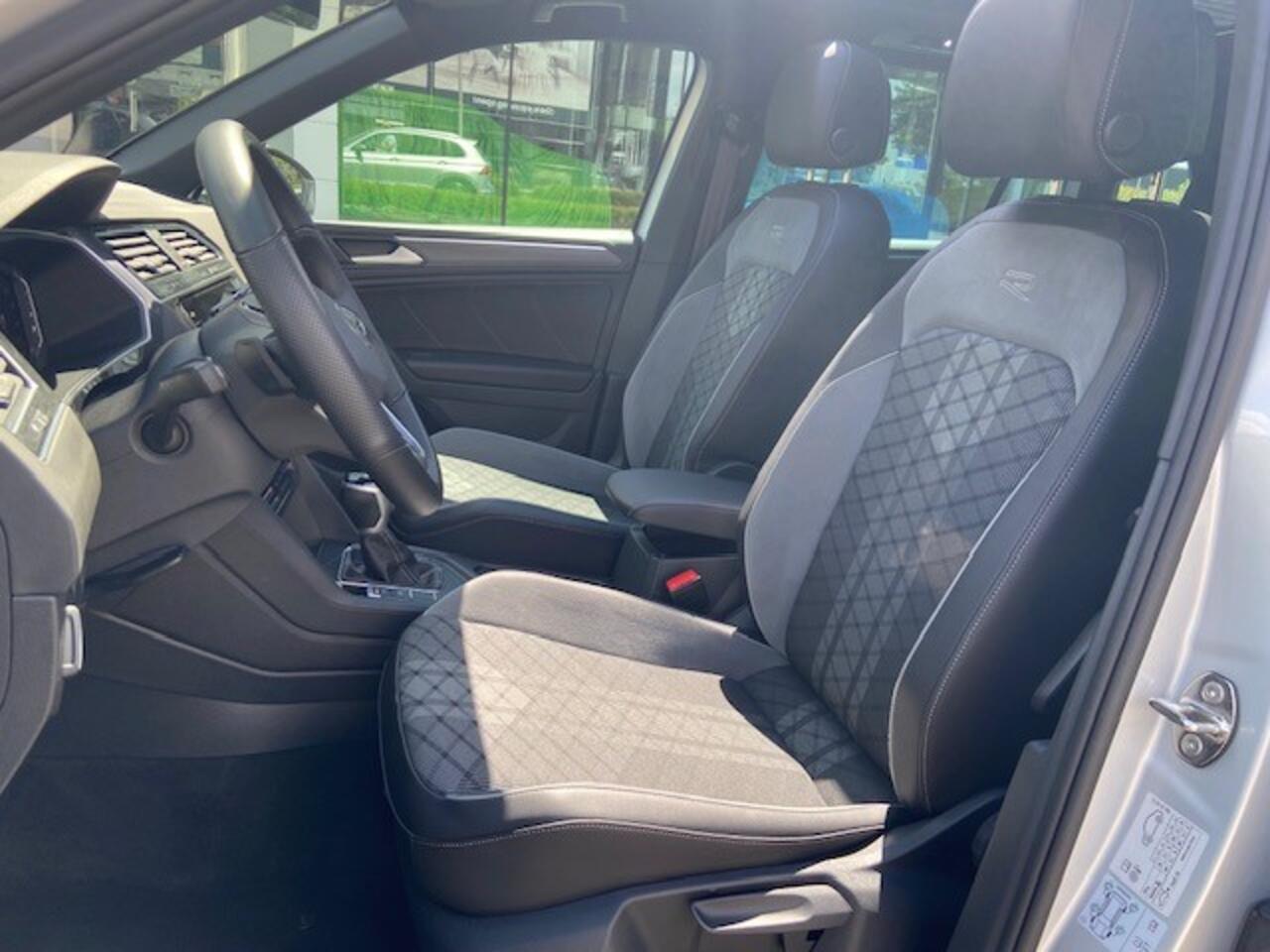 Volkswagen TIGUAN 1.5 TSI R-Line Business / 19"LMV / Camera / PANODAK / NAVI / APP.Connect