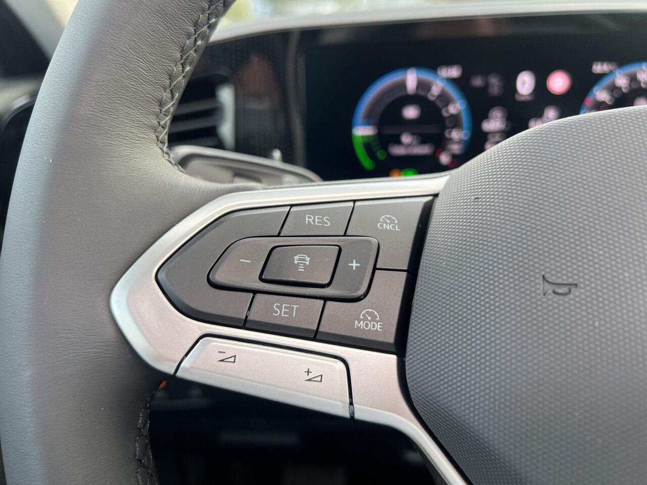 Volkswagen TIGUAN 1.5 eHybrid Life Edition | Pano Dak | Trekhaak | | PHEV | 204Pk | 18 Inch | DCC |